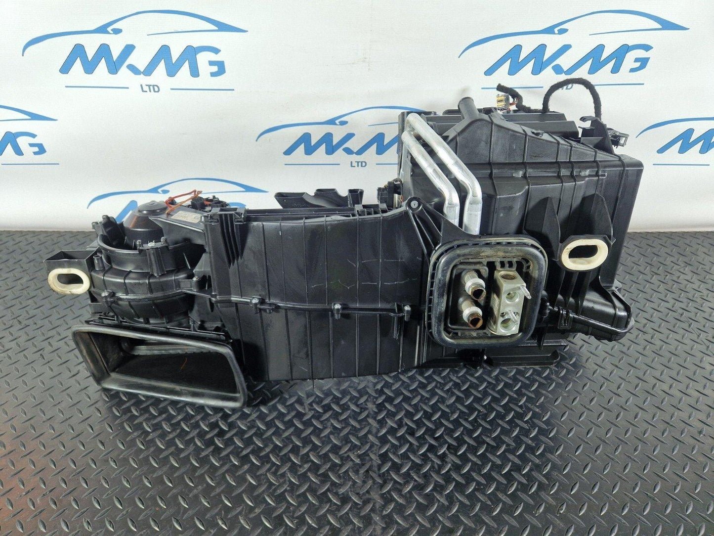 13-19 MERCEDES CLA C117 AIR CONDITIONING HEATER MATRIX HOUSING BOX A2468305601