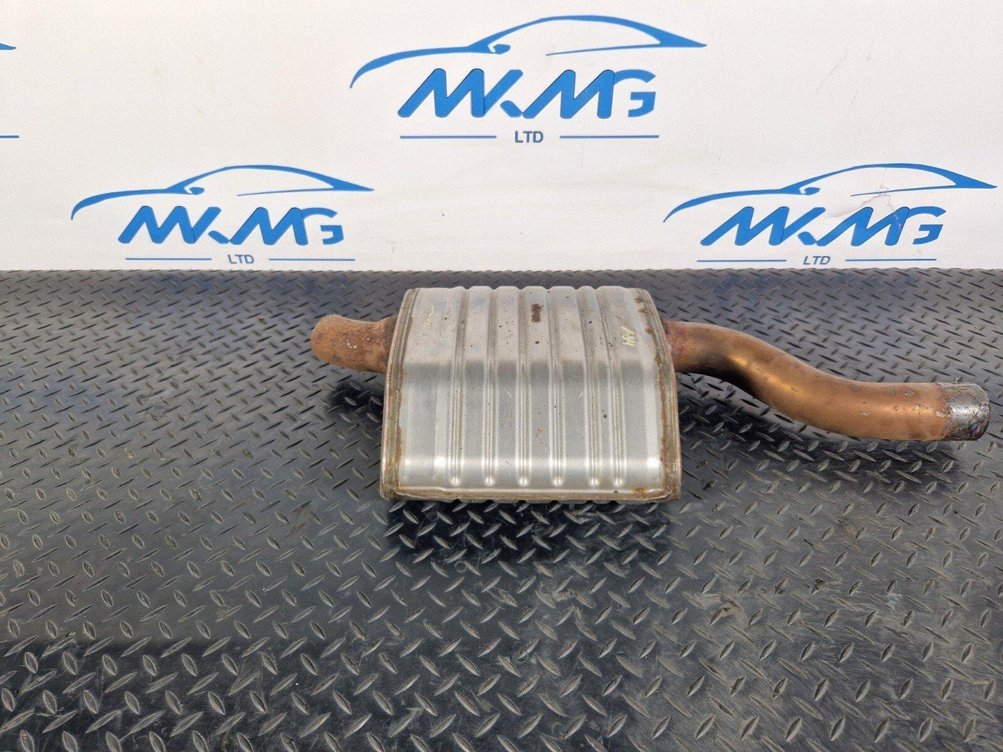 16-19 AUDI A4 B9 EXHAUST SILENCER CENTRE BOX 8W0253211F