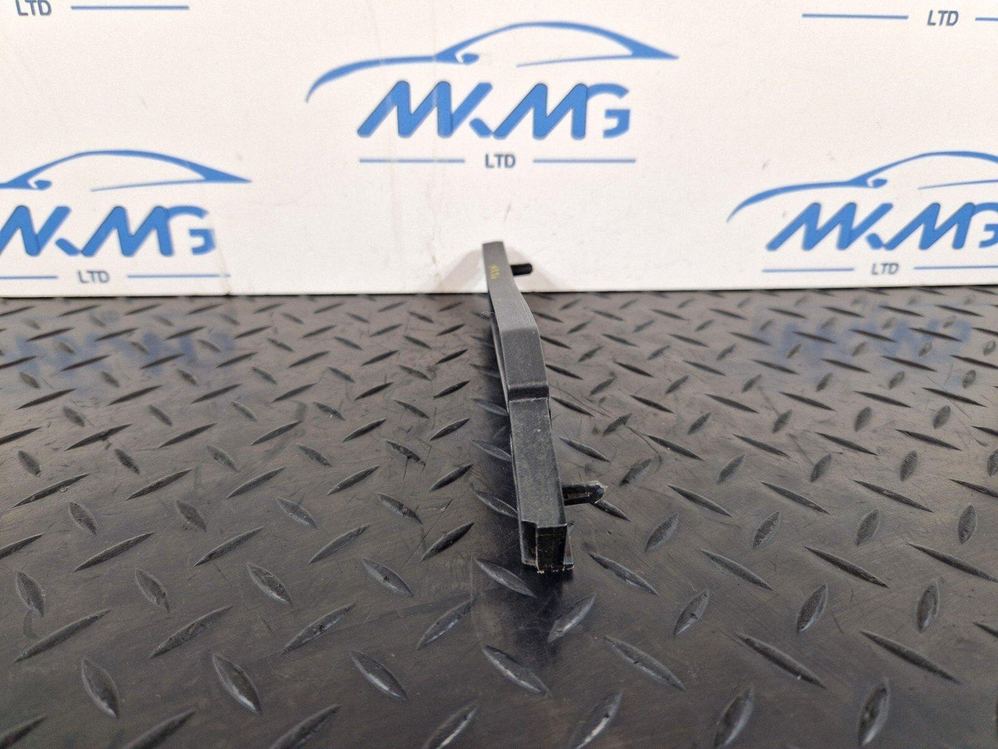14-20 MERCEDES BENZ GLA 200 X156 GENUINE BUMPER MOUNT HOLDER BRACKET A1568853700