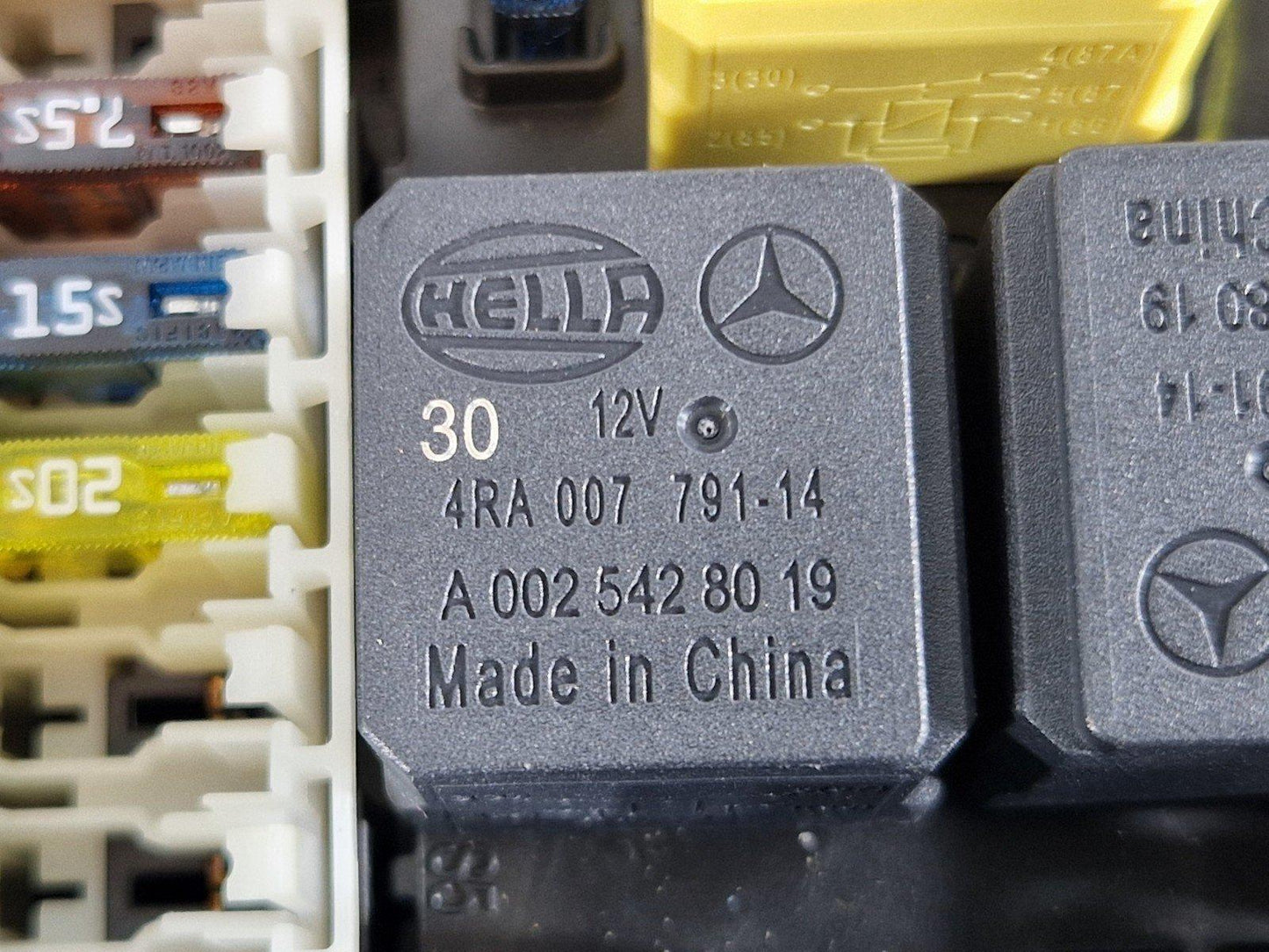 11-19 MERCEDES BENZ ML W166 FUSE BOX DISTRIBUTION CONTROL MODULE A1665460143