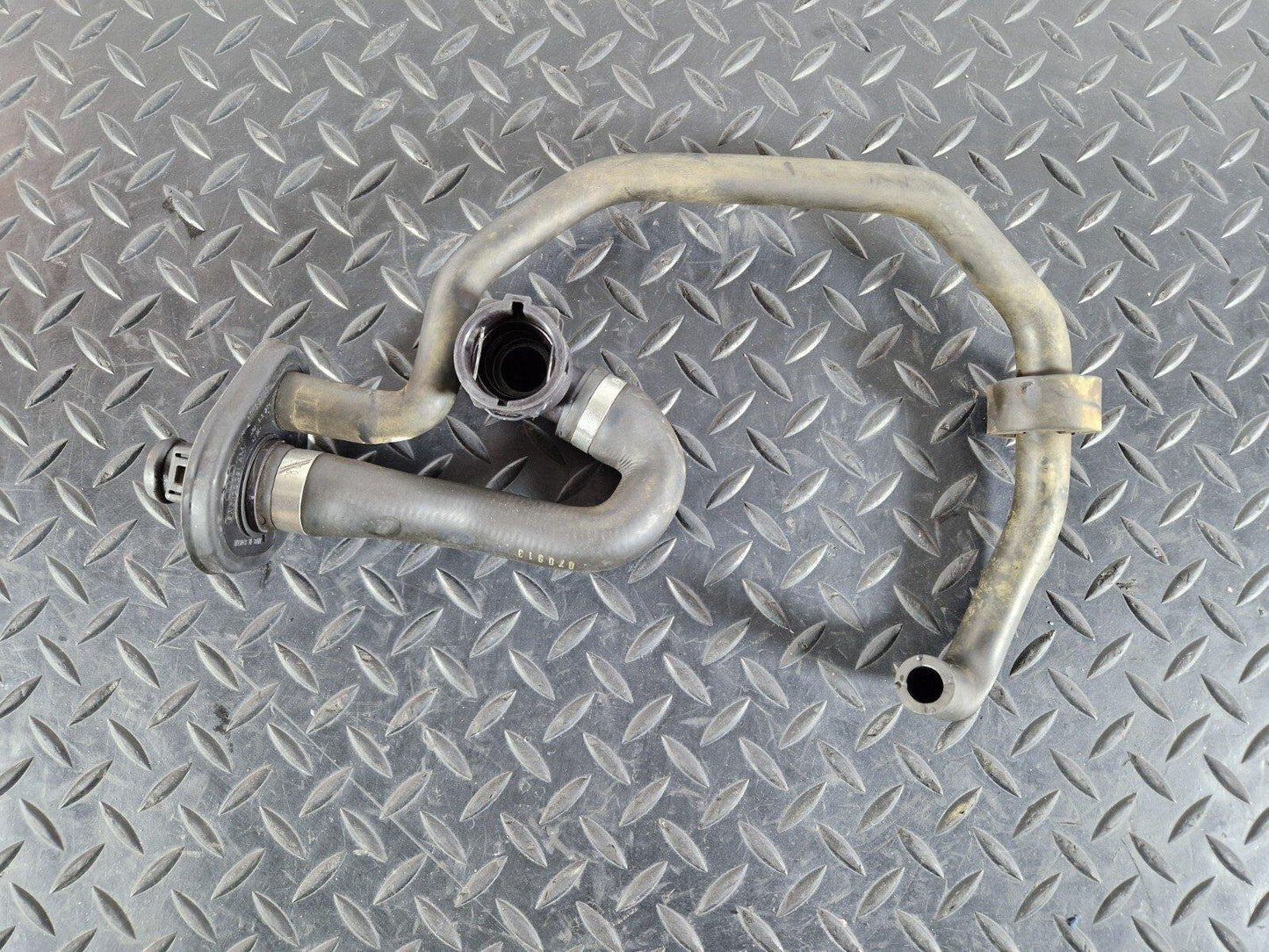 16-19 AUDI A4 AVANT B9 S-LINE 3.0TFSI WATER COOLANT PIPE HOSE 8W2121123B