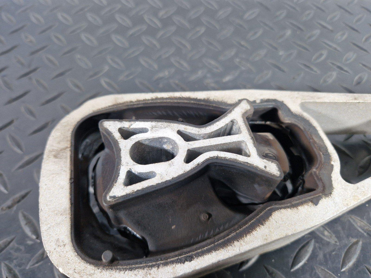 19-ON RANGE ROVER EVOQUE L551 2.0 DIESEL ENGINE MOUNT K8D26P082AB