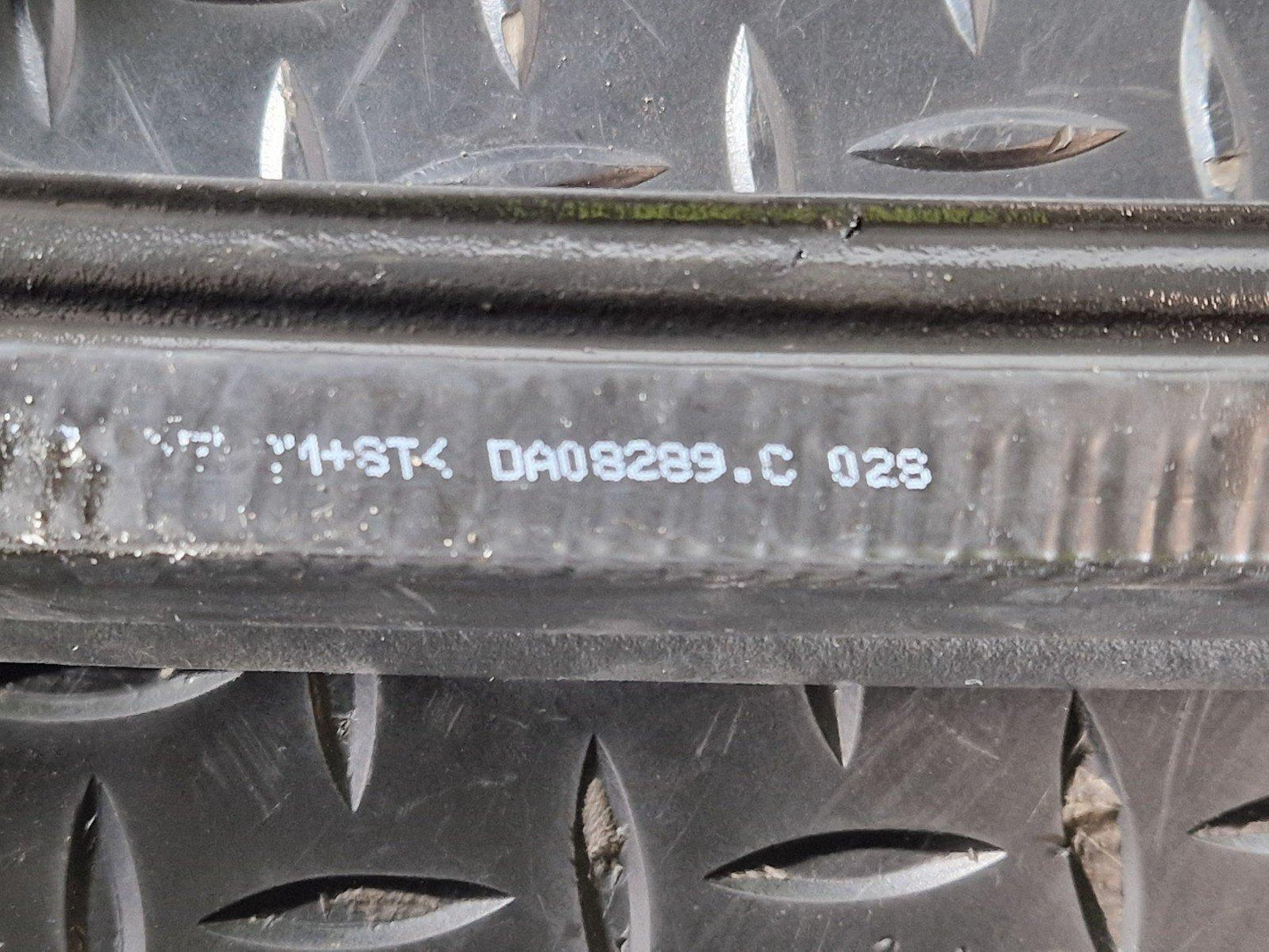 16-20 AUDI Q7 4M GENUINE ENGINE COMPARTMENT RUBBER SEAL 4M0823723