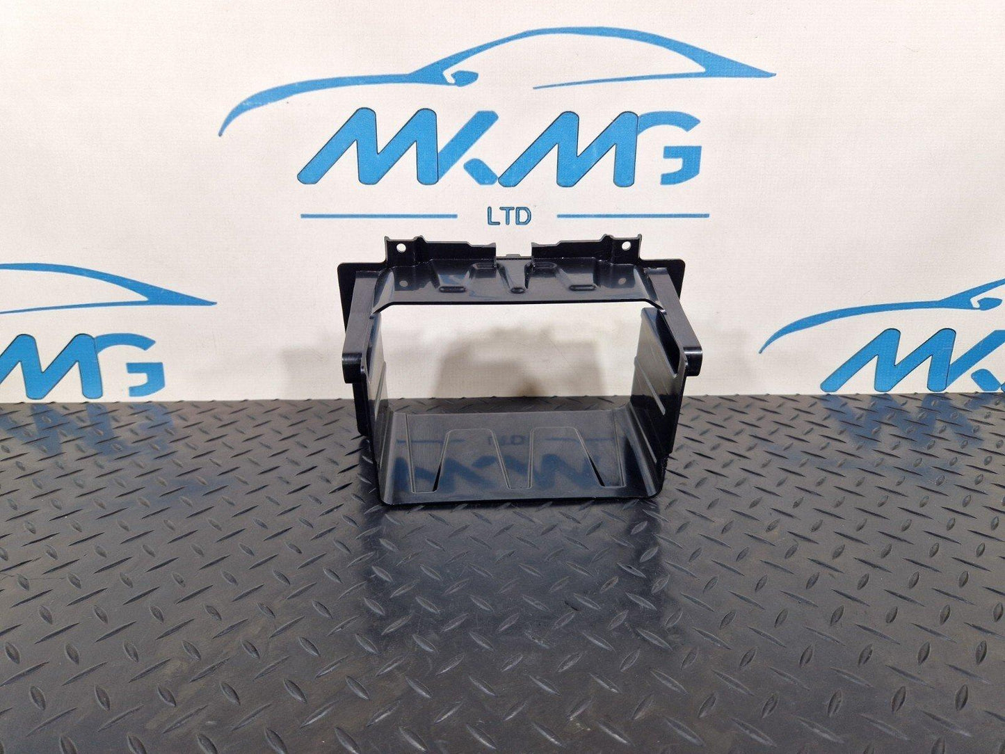 14-23 MERCEDES BENZ VITO W447 OEM RADIO STEREO SATNAV SURROUND TRIM A4476890031