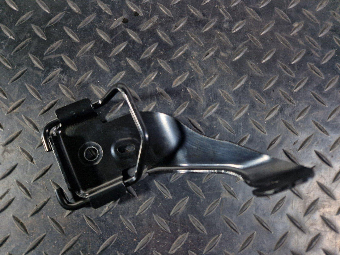 18-ON MERCEDES BENZ A CLASS W177 REAR RIGH SEAT HOLDER MOUNT BRACKET A1779201800