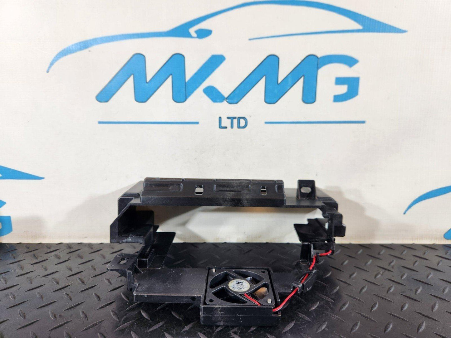 19-ON RANGE ROVER EVOQUE L551 GENUINE TRIM WITH FAN M8D2-12C525-AC M8D212C525AC
