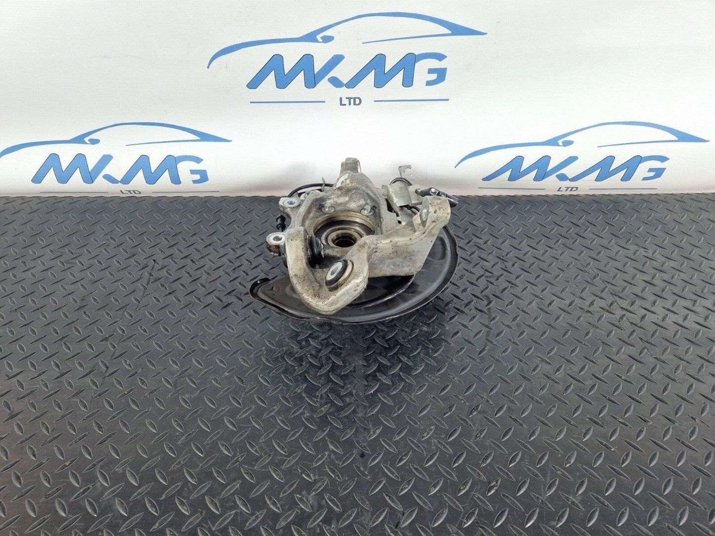 14-21 MERCEDES BENZ C300h W205 N/S PASSENGER SIDE REAR WHEEL HUB A2055467380
