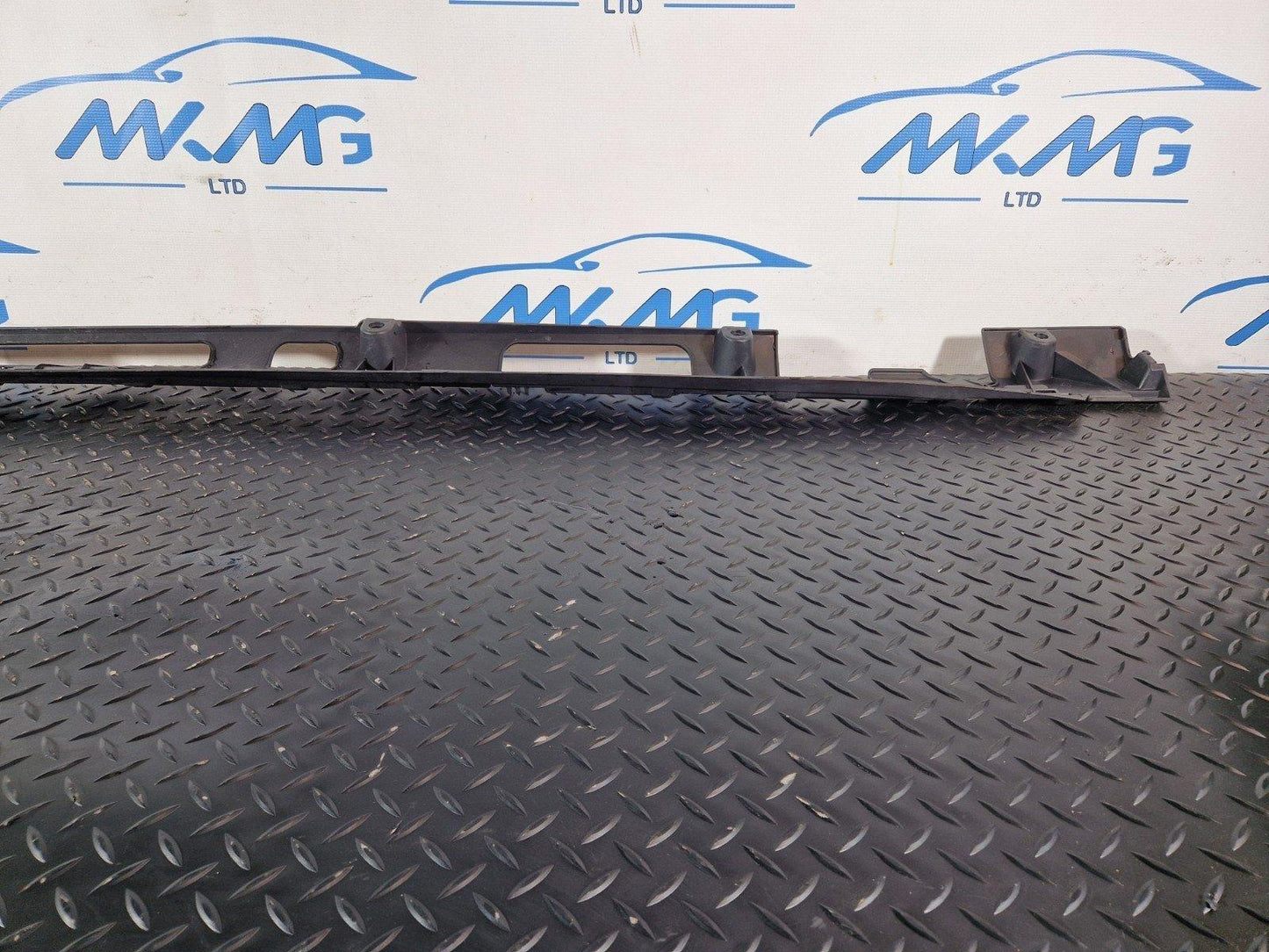 11-19 MERCEDES BENZ ML W166 OEM LEFT SIDE SKIRT HOLDER BRACKET A1666980127
