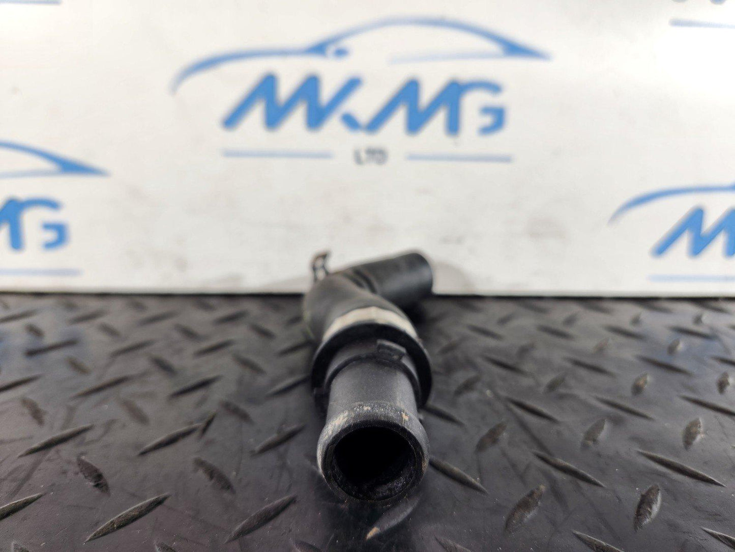16-19 AUDI A4 B9 GENUINE OEM HEATER HOSE PIPE 8W0819332D
