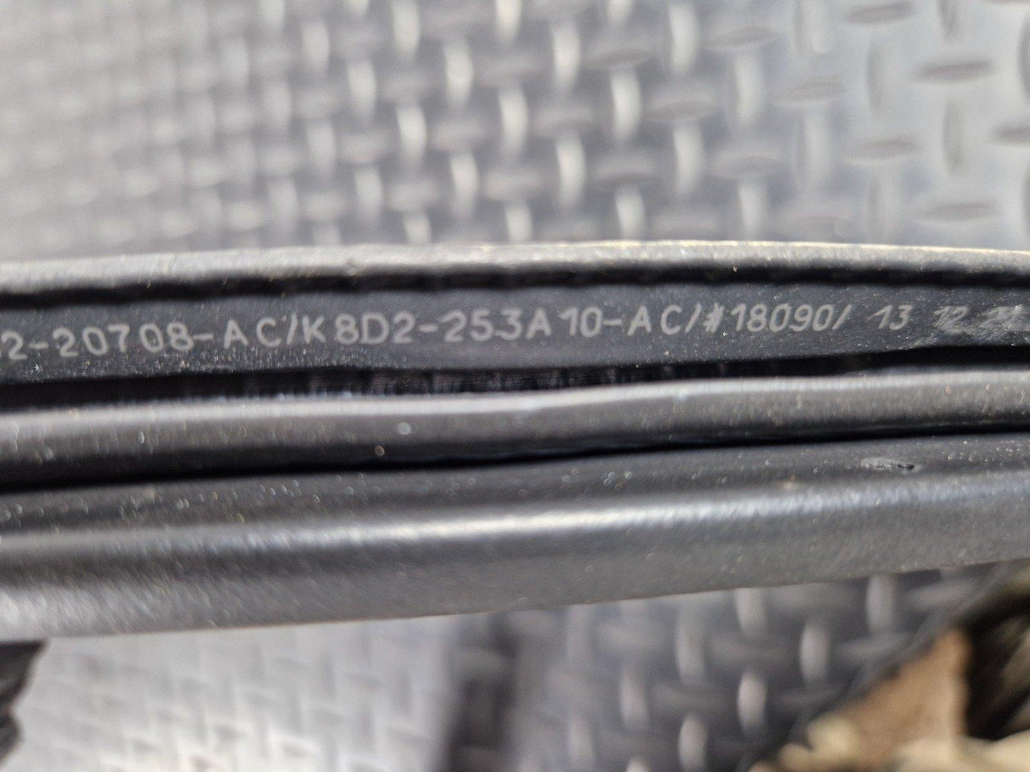 19-ON RANGE ROVER EVOQUE L551 GENUINE REAR RIGHT O/S DOOR SEAL K8D2-253A10-AC