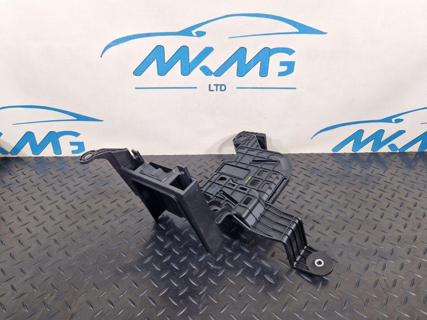 14-21 MERCEDES-BENZ C250D W205 FUSE BOX RELAY MODULE UNIT BRACKET A2055452940