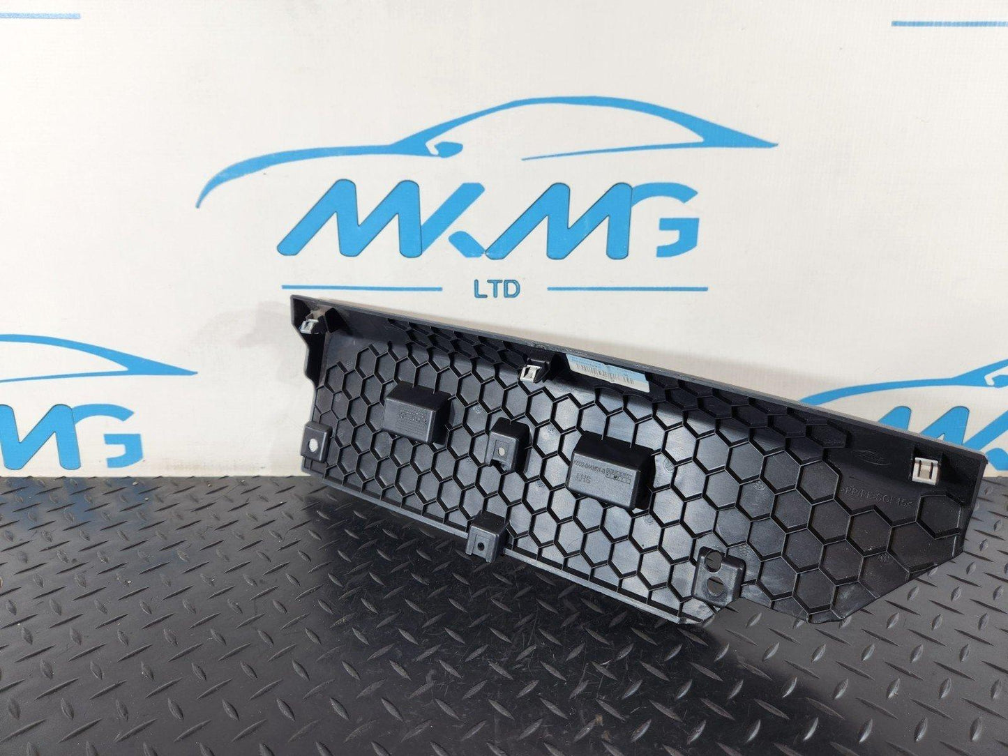 19-ON RANGE ROVER EVOQUE L551 LOWER GLOVEBOX TRIM K8D2044M91B