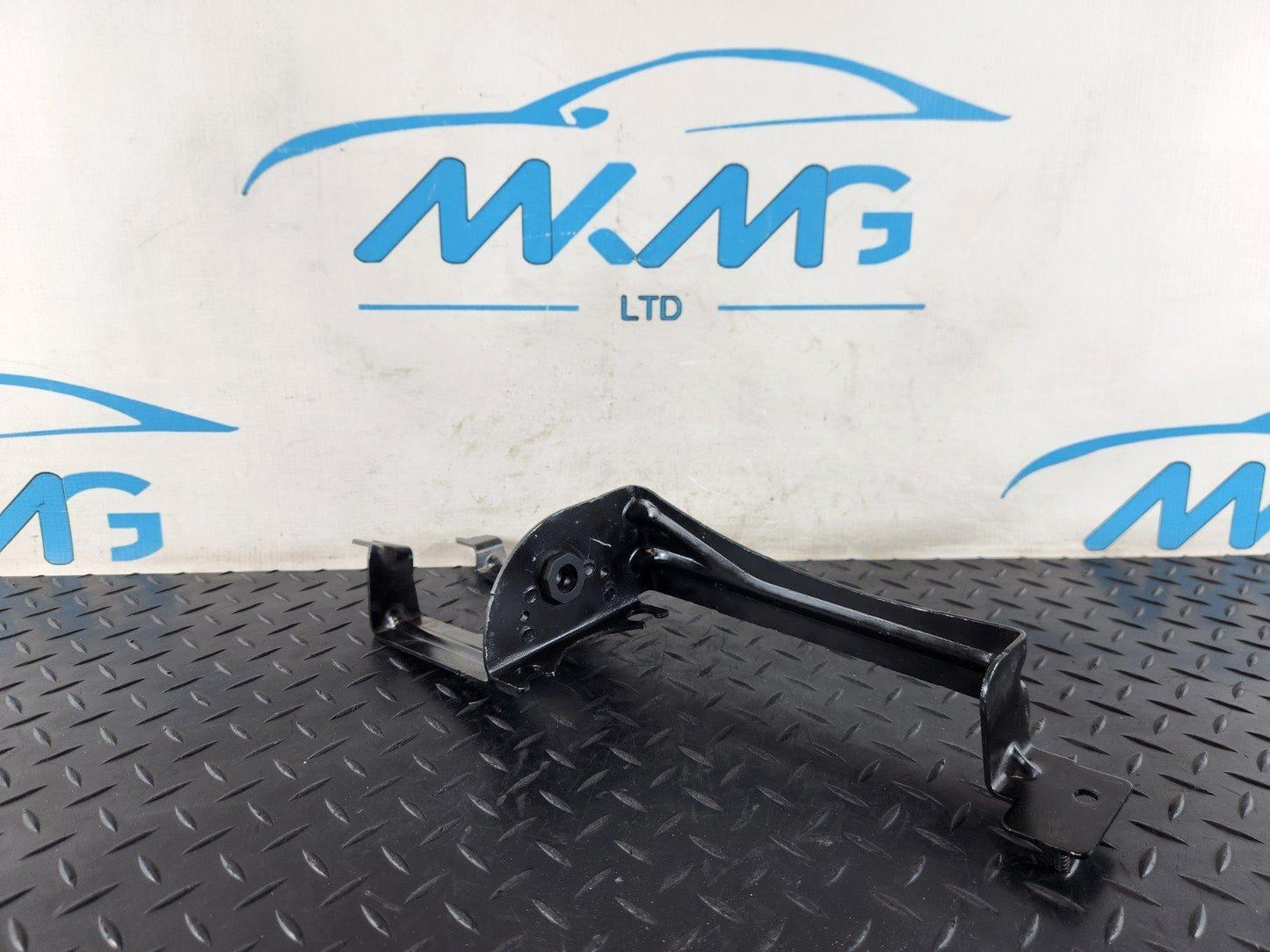 19-ON MERCEDES BENZ B CLASS W247 ABS PUMP MOUNT BRACKET SUPPORT A1774303400