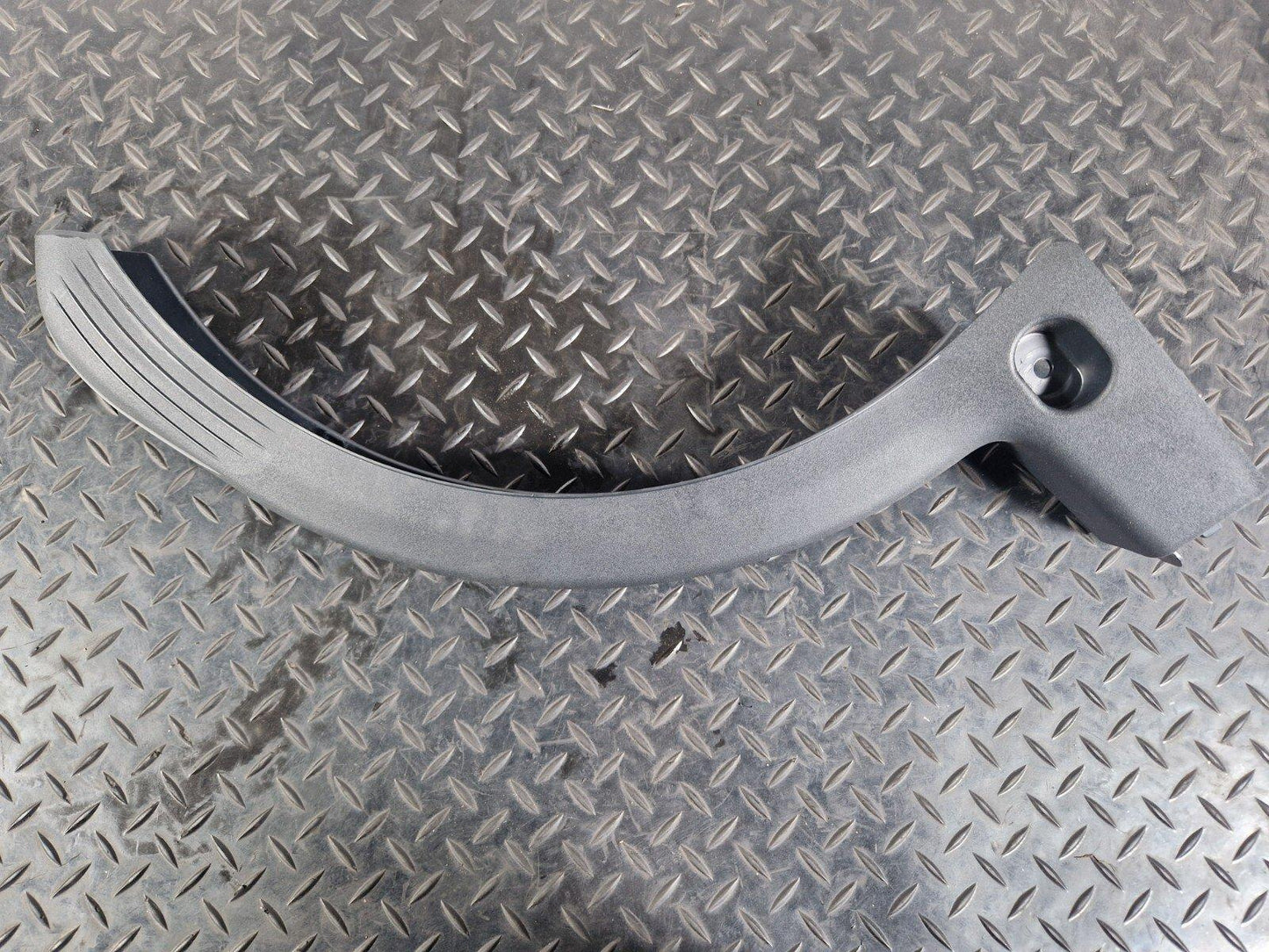 19-ON MERCEDES BENZ A CLASS EQ W177 V177 TAILGATE HINGE COVER N/S A1778210000