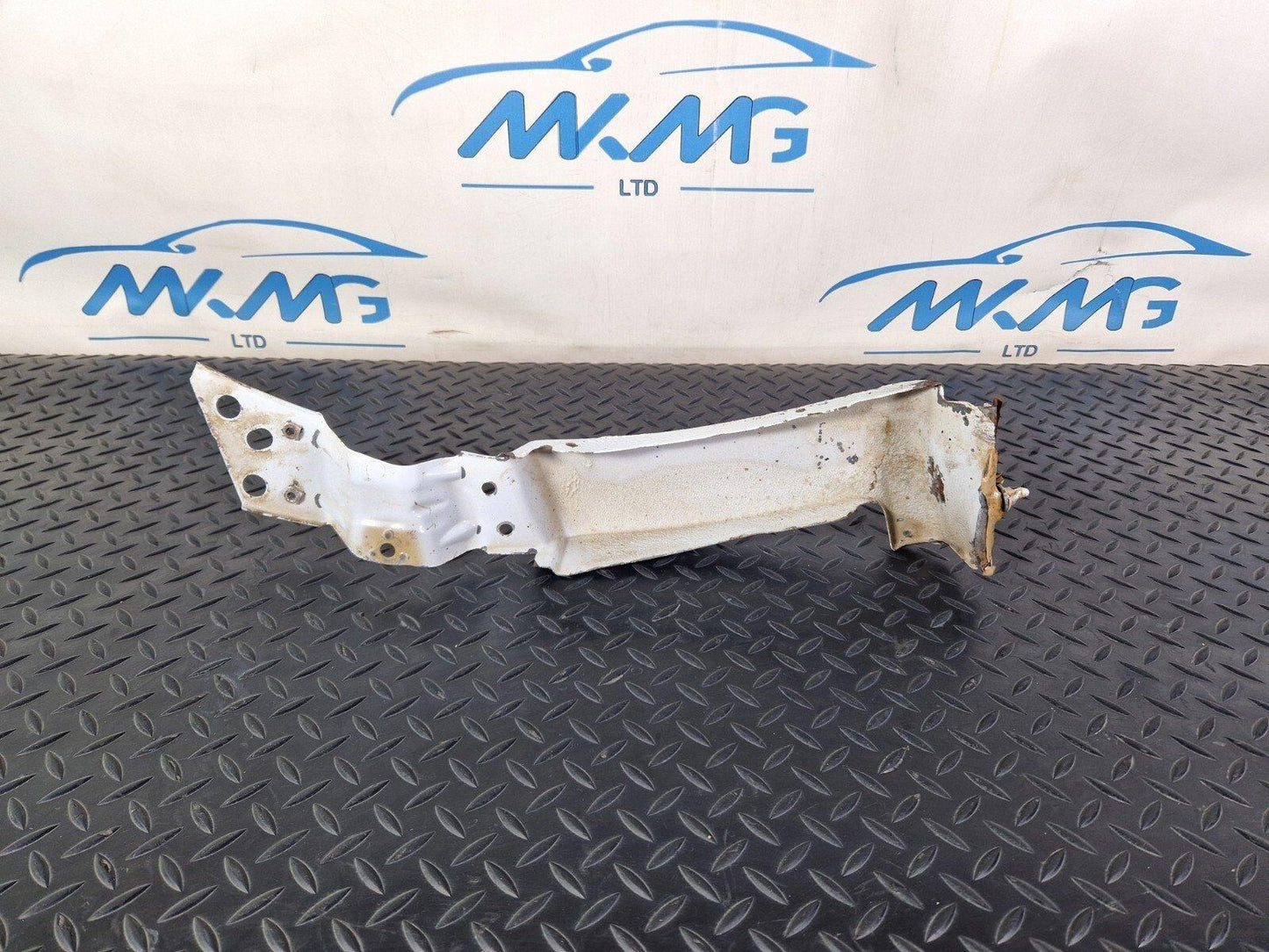 18-ON MERCEDES BENZ SPRINTER  W907 FRONT LEFT WING STRIP A9108810200