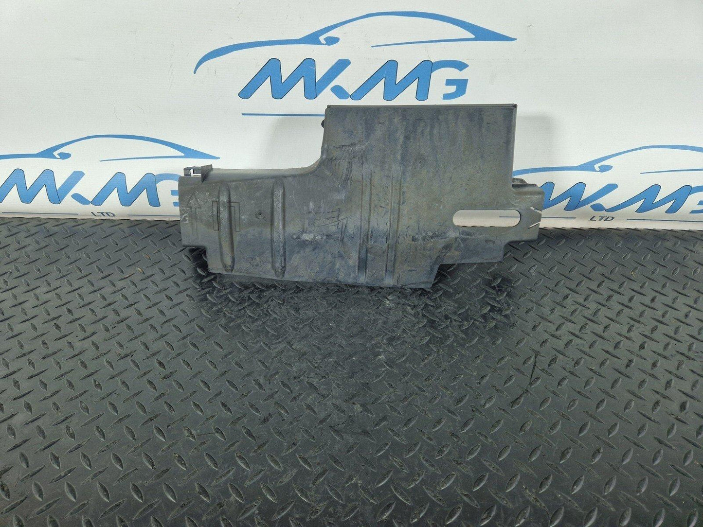 13-19 MERCEDES BENZ CLA C117 AMG REAR LEFT WISHBONE PLASTIC COVER A2463520191