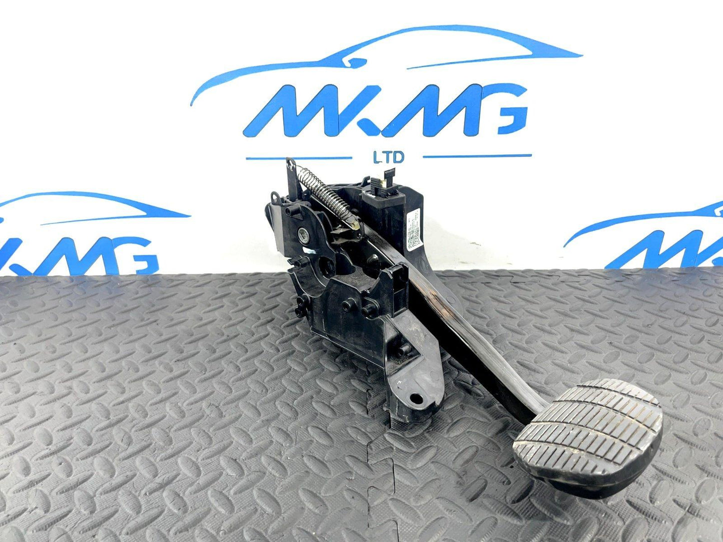 BMW X1 2 SERIES F45 F46 F48 GENUINE BRAKE PEDAL 6856600 6860677