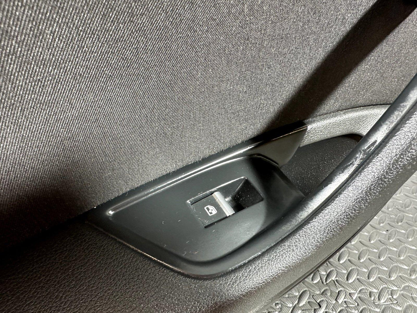 16-19 AUDI A4 B9 SALOON GENUINE REAR PASSENGER SIDE DOOR CARD PANEL 8W0868065