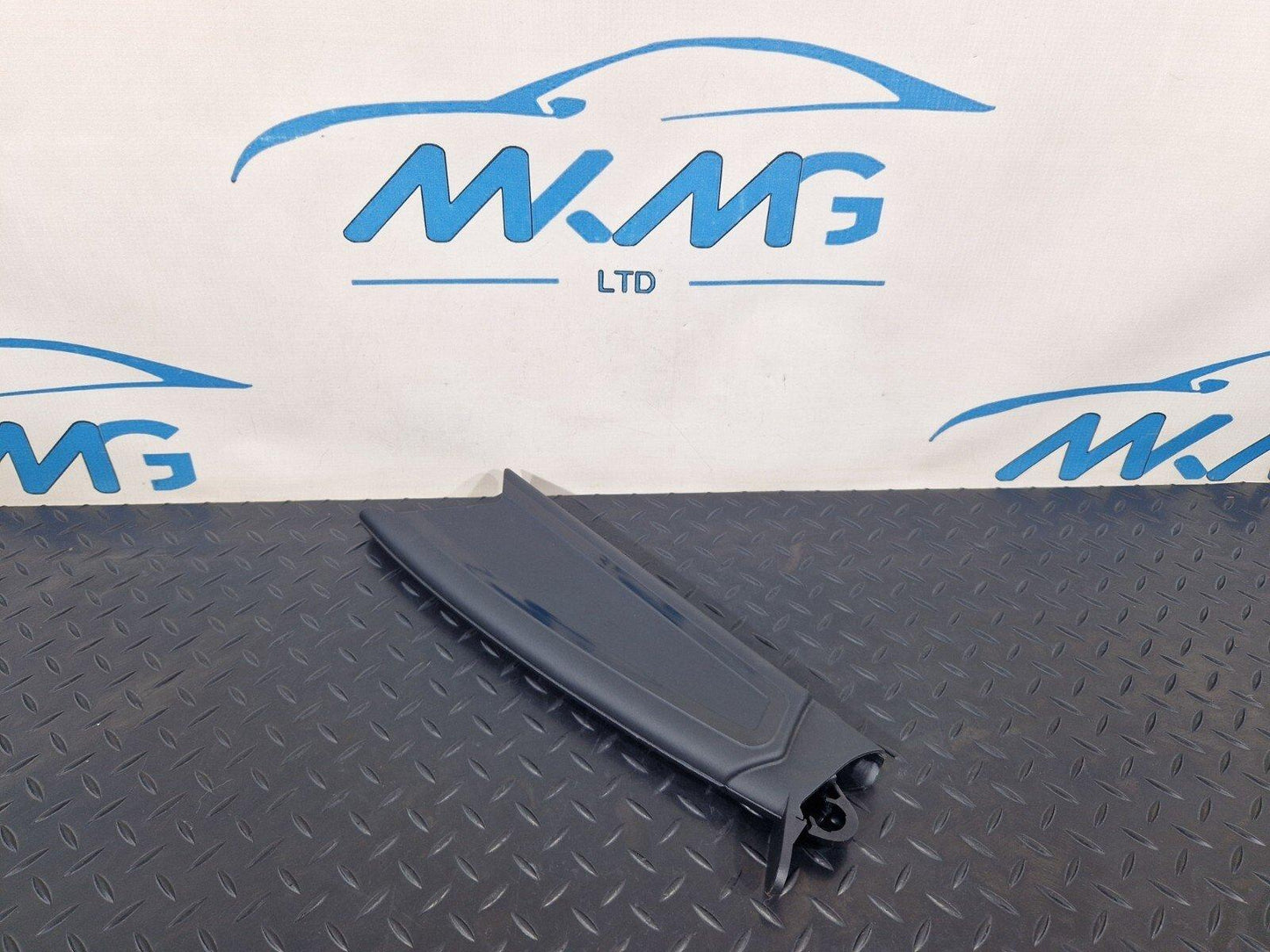 15-18 AUDI A7 4G OEM REAR LEFT TAILGATE HINGE COVER TRIM 4G8827991A