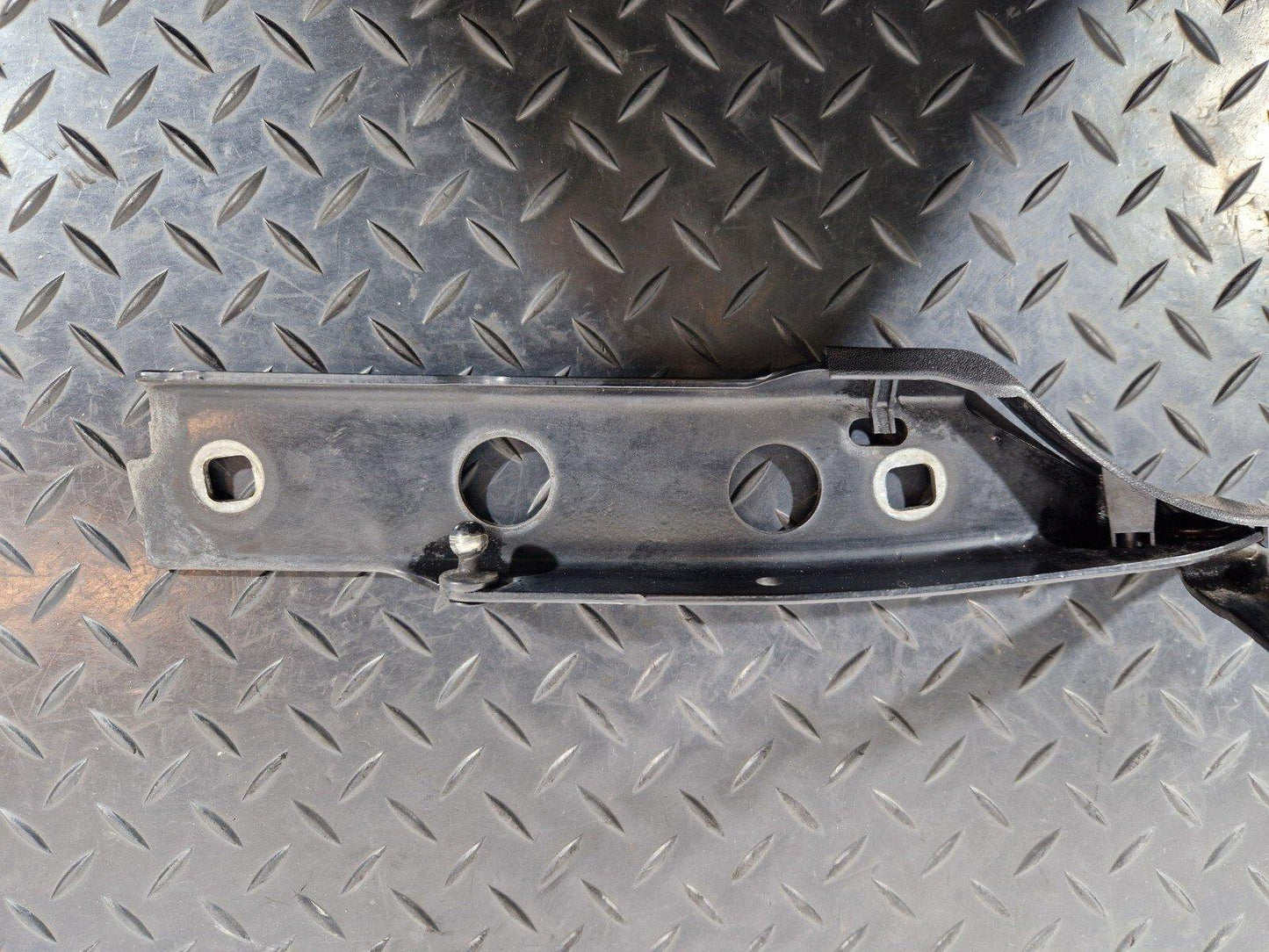 12-18 AUDI A6 C7 FRONT HOOD BONNET DRIVER RIGHT SIDE HINGE 4G8823302E