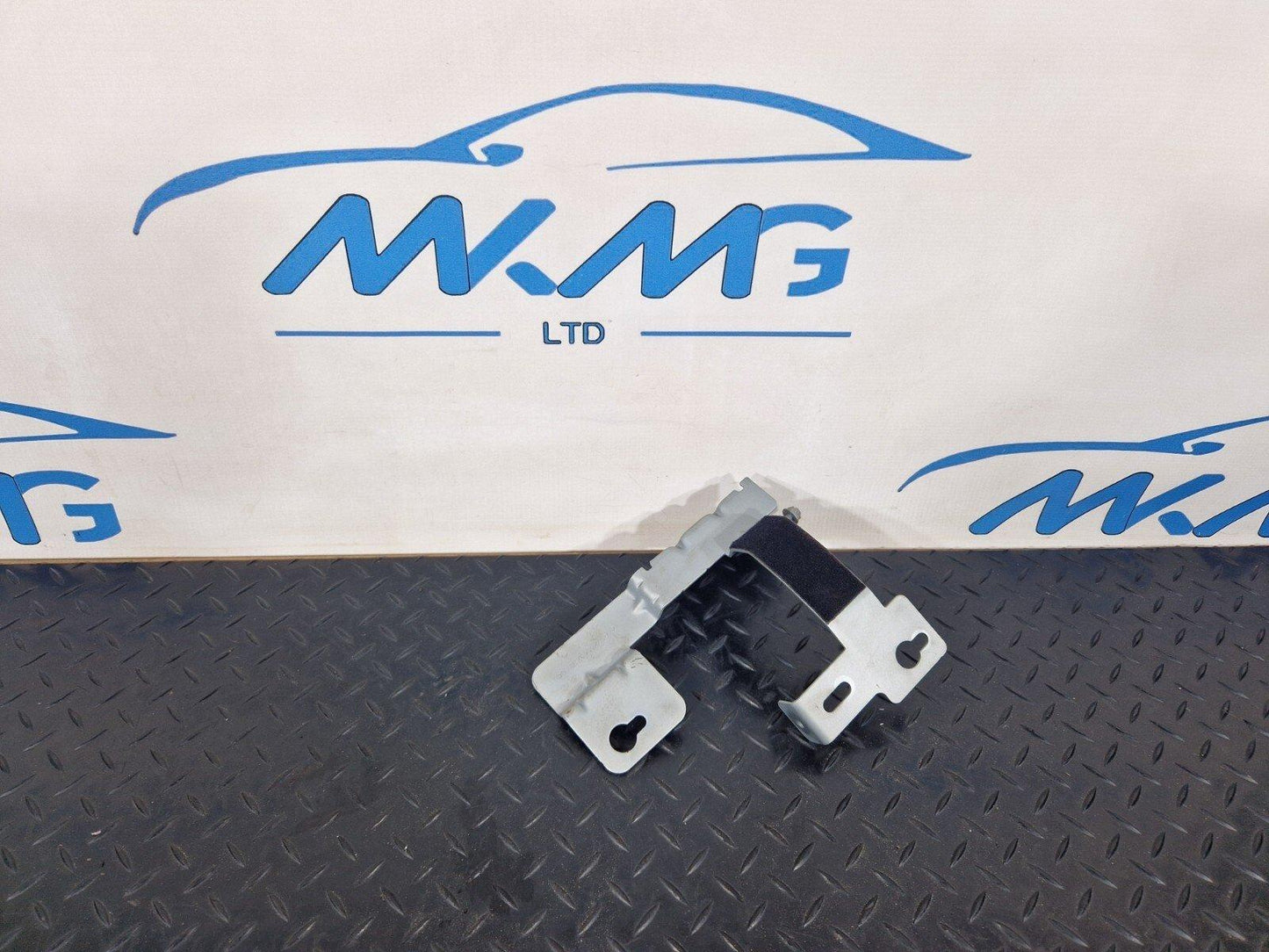 19-ON MERCEDES BENZ A CLASS EQ W177 WATER COOLER VALVE BRACKET A1775043700