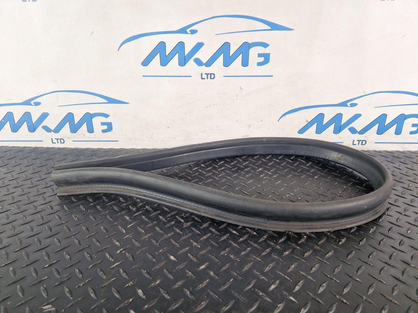 10-15 AUDI Q7 4L GENUINE BULK HEAD UNDER BONNET RUBBER SEAL 4L0823723
