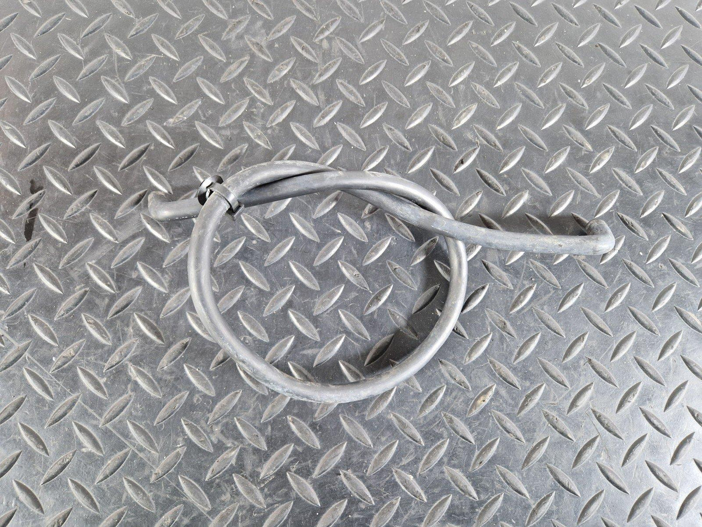 16-19 AUDI A4 AVANT B9 S-LINE RIGHT SIDE HEADLIGHT WASHER HOSE 8W0941718A