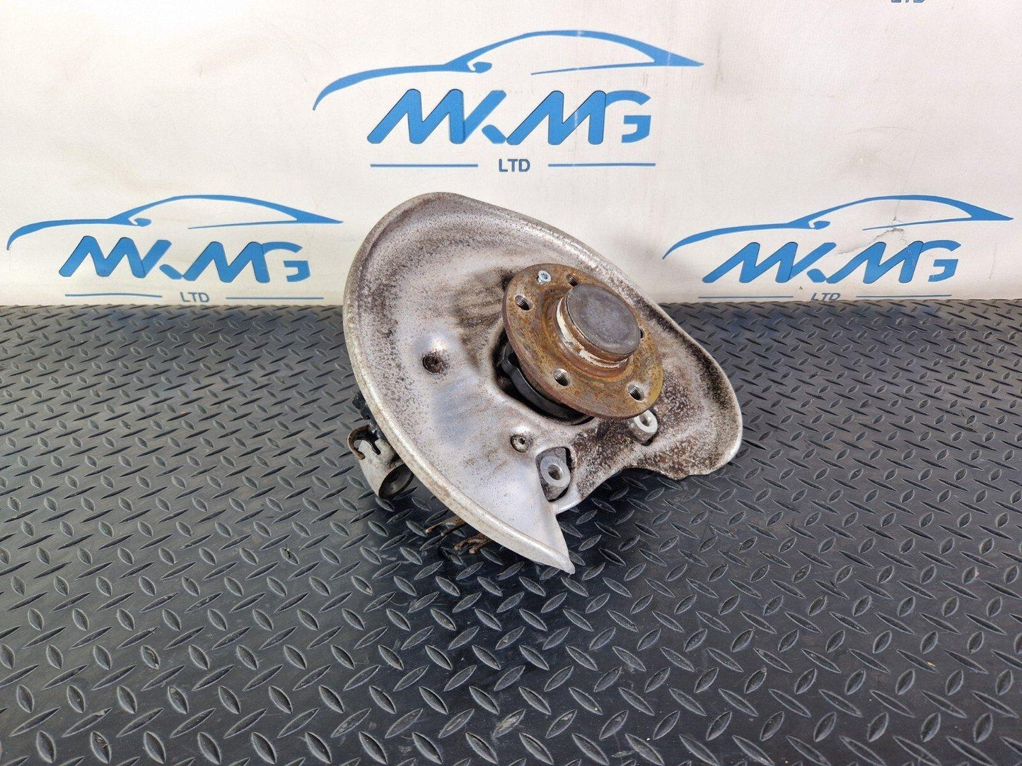 16-19 AUDI A4 B9 S-LINE N/S/R REAR LEFT SIDE WHEEL HUB & BEARING 8W0505435T