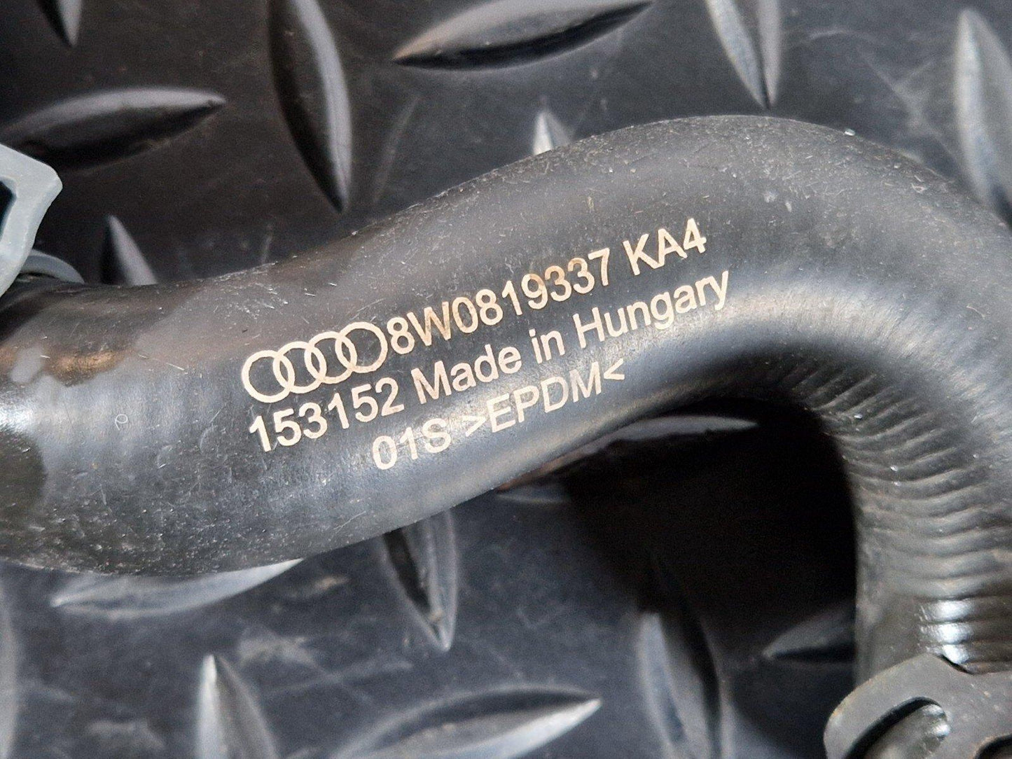 16-23 AUDI S5 A5 3.0 TFSI V6 SWG WATER PUMP PIPE HOSE 8W0819337