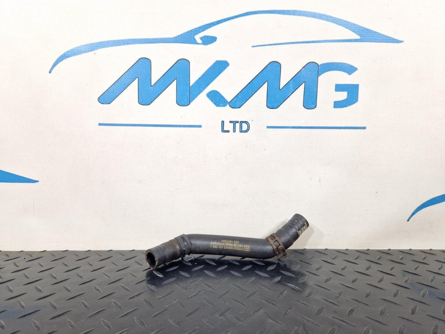 16-19 AUDI A4 AVANT B9 S-LINE OEM ENGINE COOLANT HOSE 8W2121052