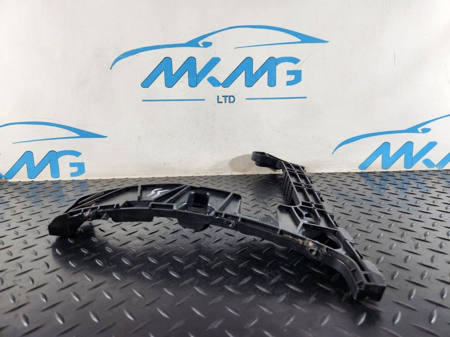 16-19 AUDI A4 B9 ESTATE BUMPER MOUNT BRACKET REAR RIGHT DRIVER SIDE 8W9807454