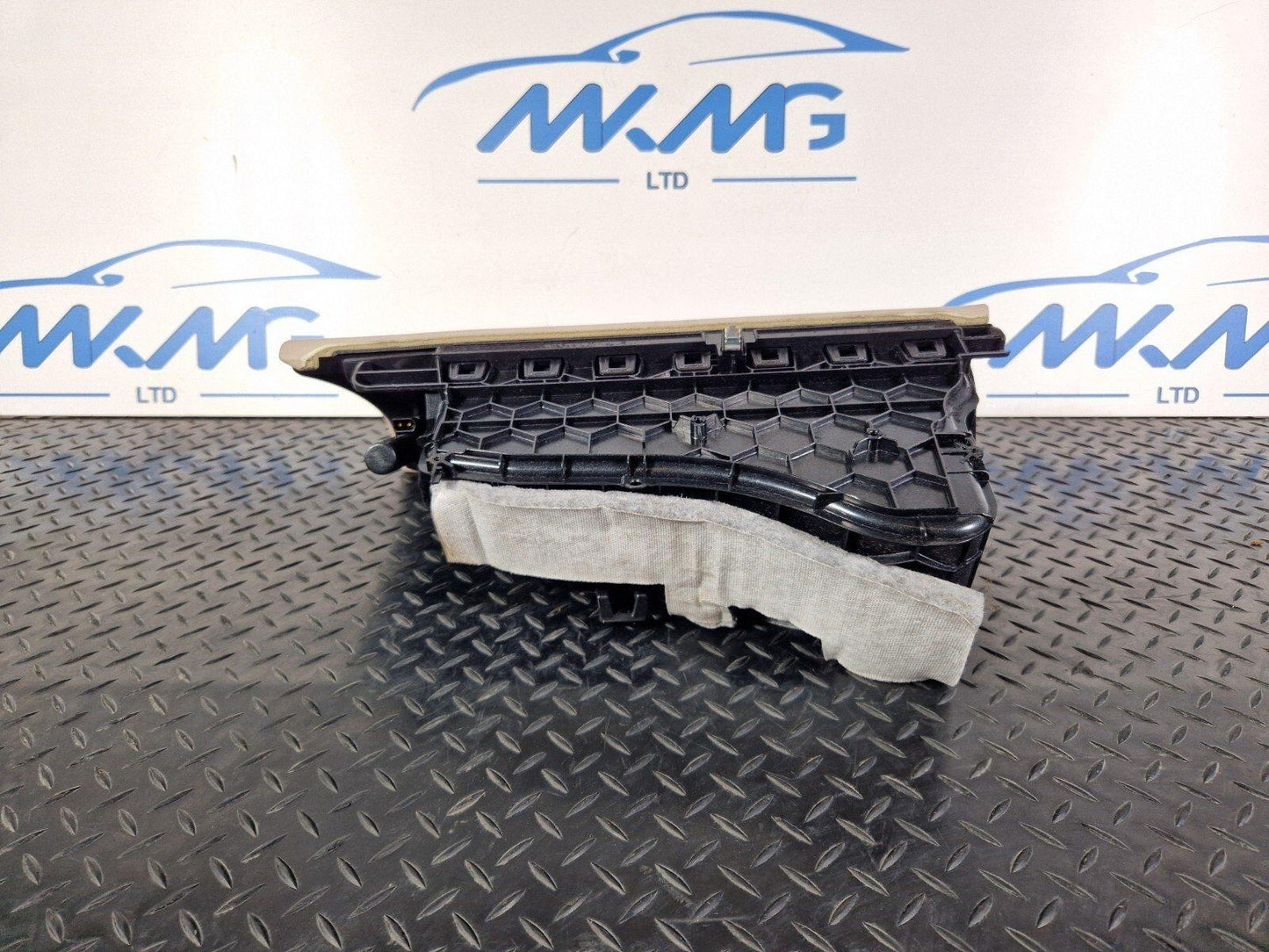 12-18 BMW 3 SERIES F30 F31 GENUINE GLOVE BOX IN BEIGE COLOUR 9227250