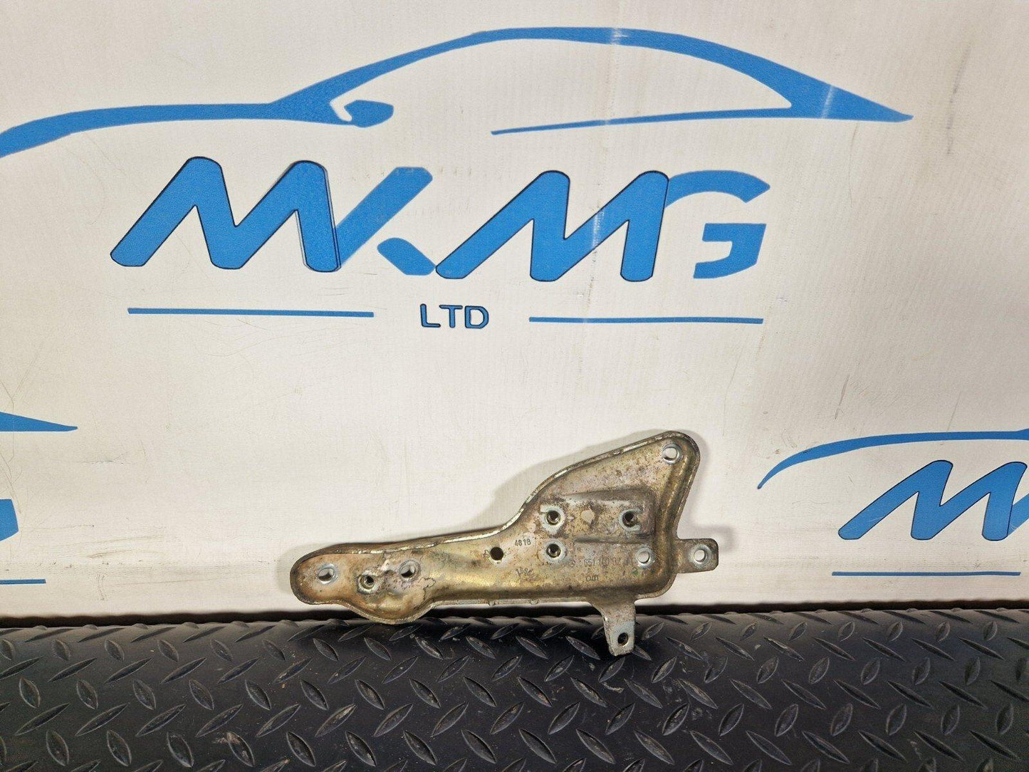18-ON MERCEDES BENZ SPRINTER W907 OEM VALVE BRACKET A6511400200