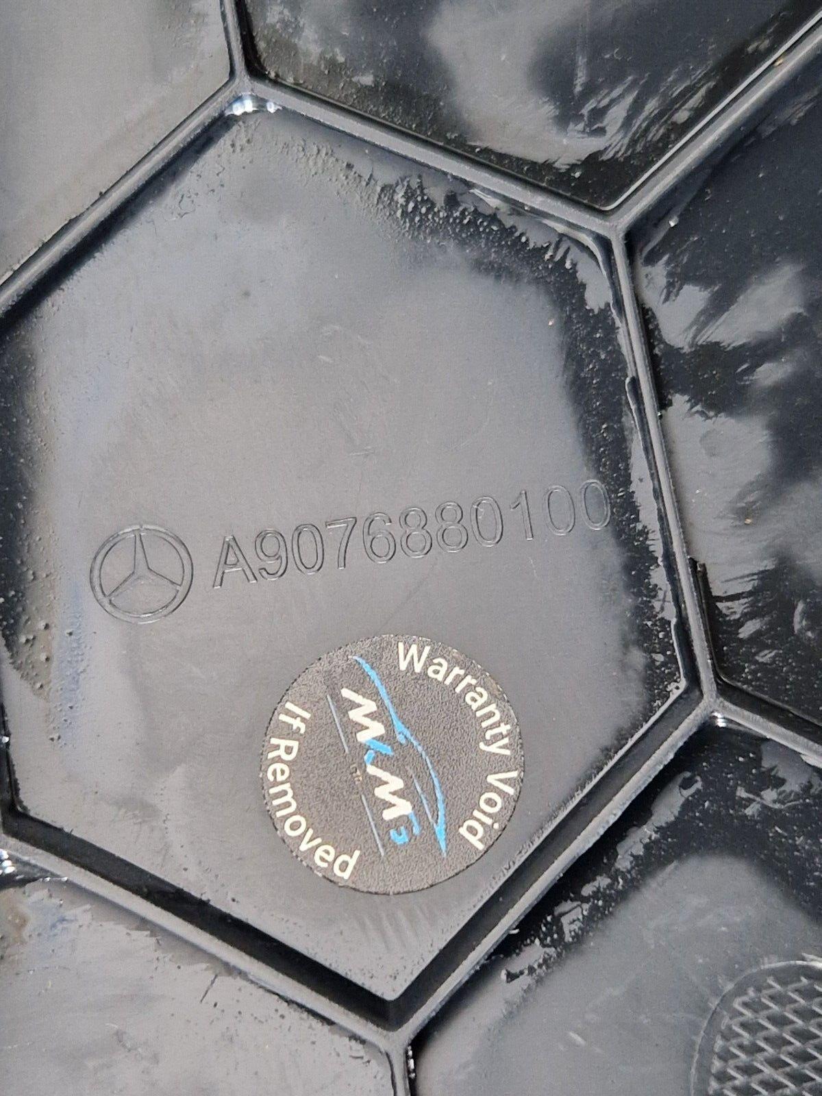 18-ON MERCEDES BENZ SPRINTER W907 FOOT WELL TRIM RIGHT A9076880100