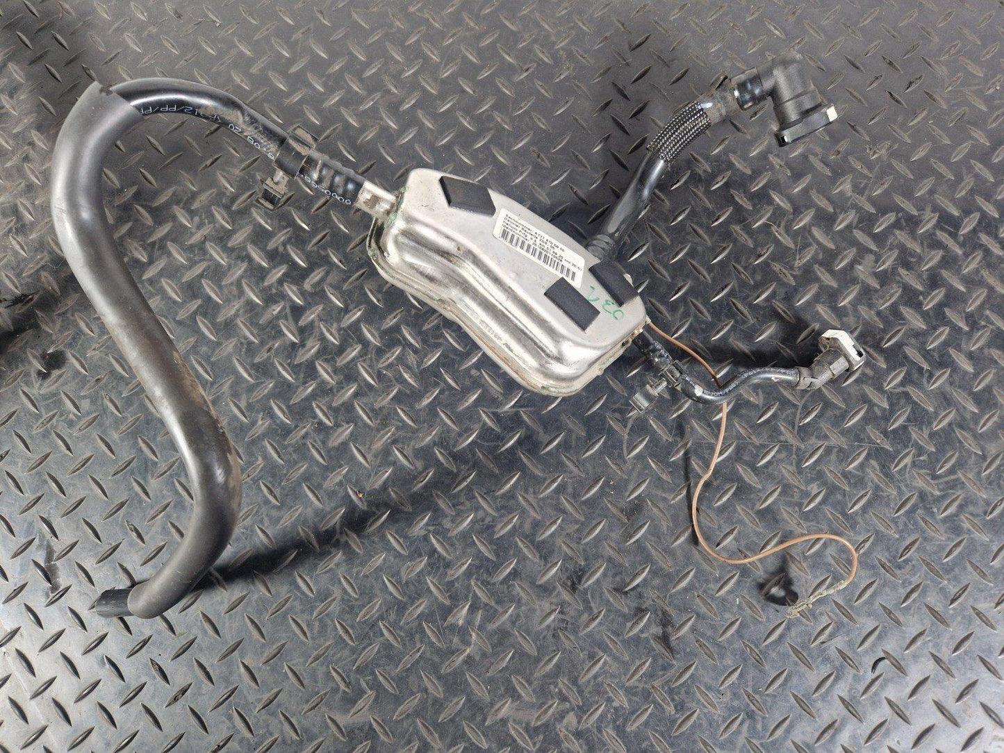 19-ON MERCEDES BENZ A CLASS EQ W177 INLET FUEL EXPANSION TANK A1774705900