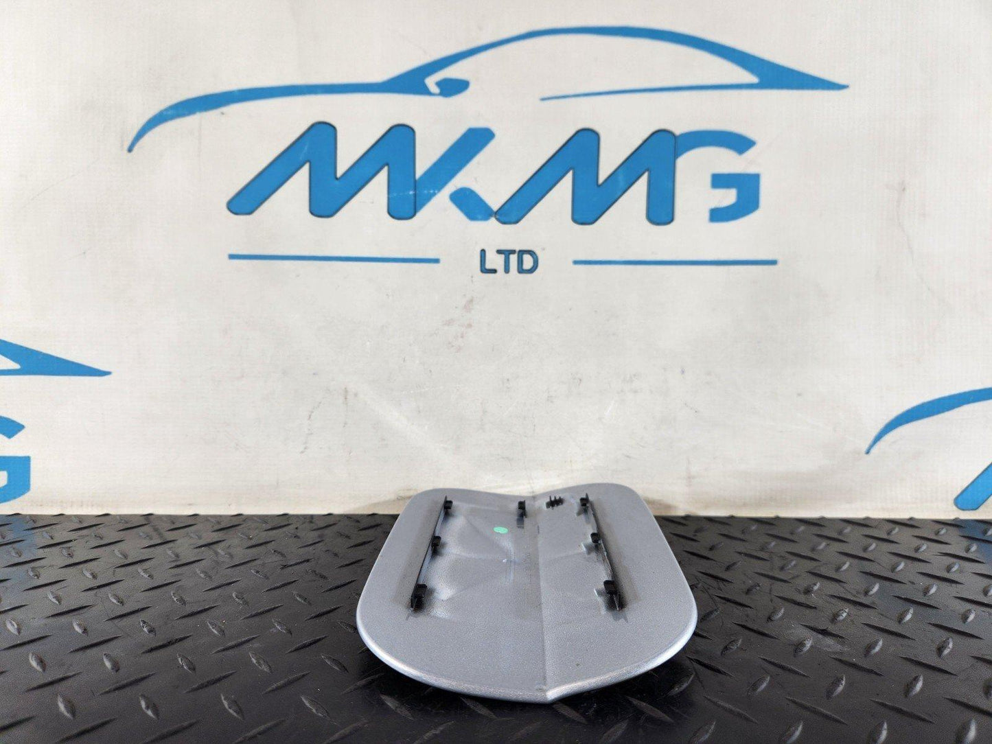 16-20 AUDI Q7 4M GENUINE FUEL TANK FLAP COVER IN SILVER 4M0809906