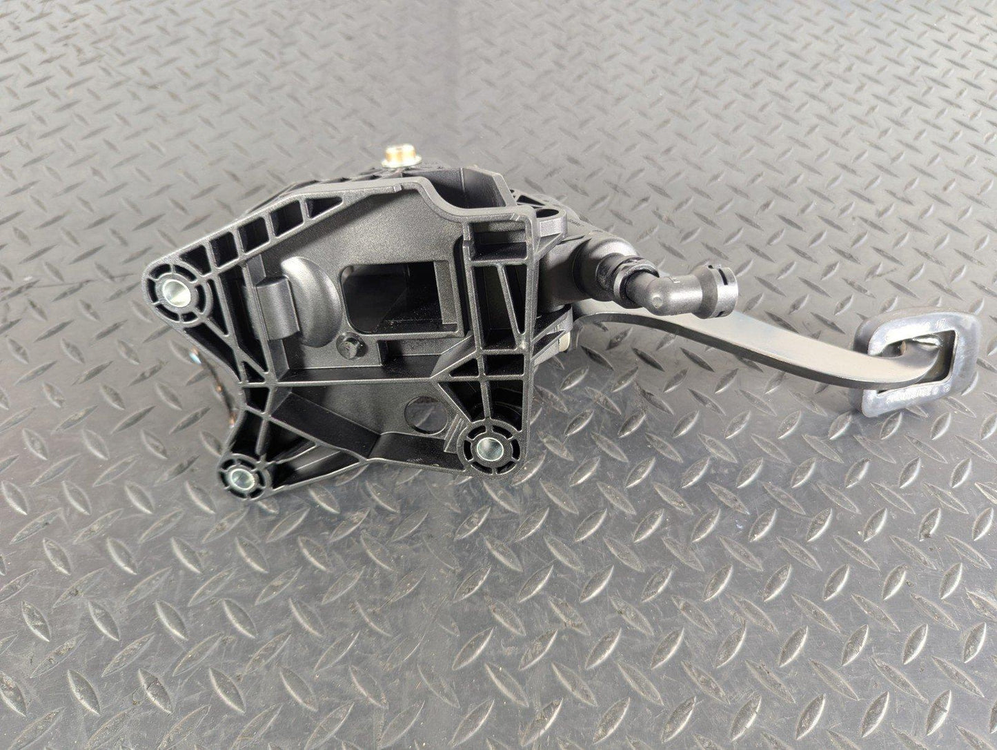 13-19 MERCEDES BENZ CLA C117 GENUINE CLUTCH PEDAL & MASTER CYLINDER A2462900312