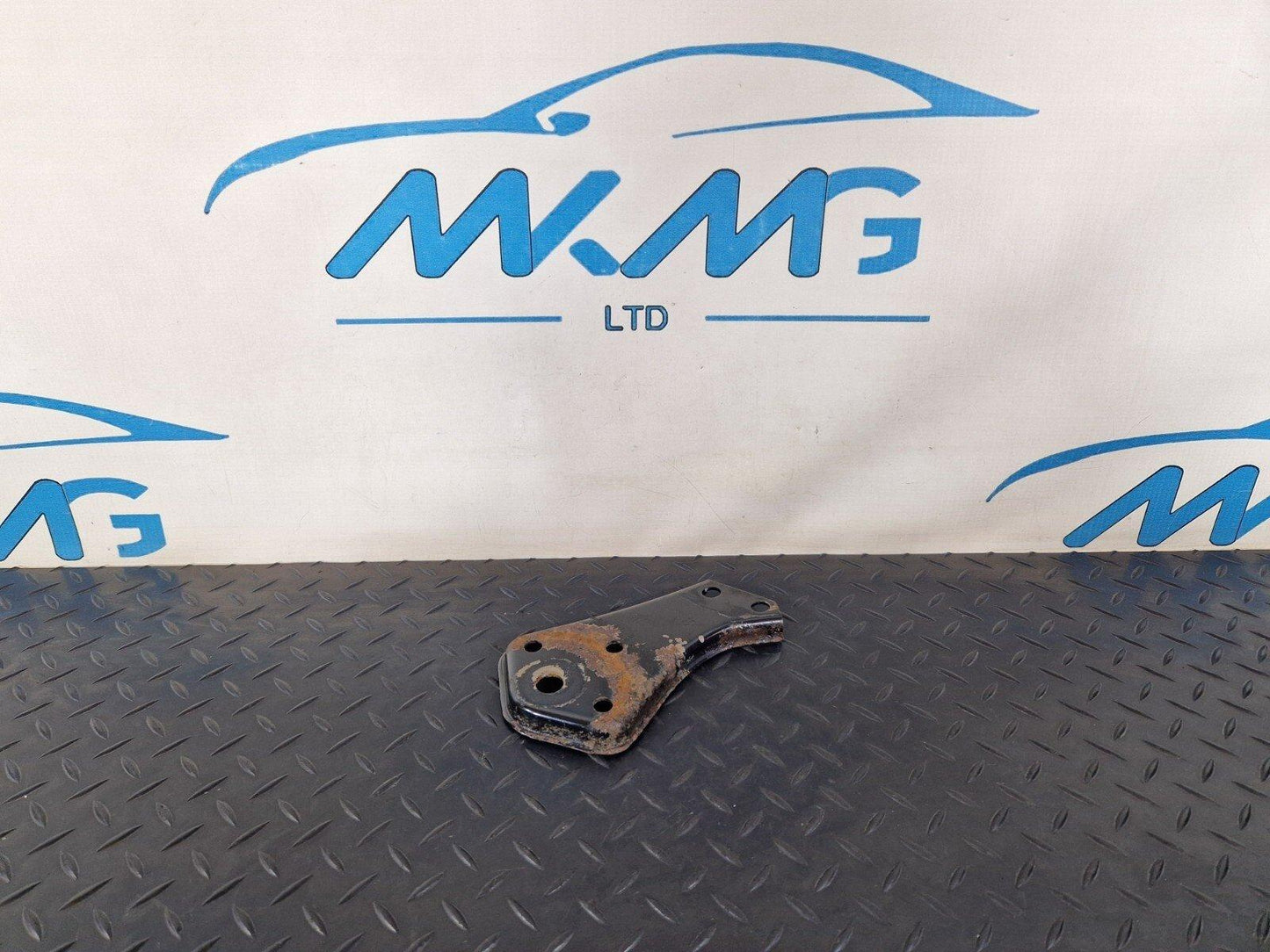 14-21 MERCEDES BENZ C300h W205 REAR SUBFRAME RIGHT SIDE STOP PLATE A2053520800