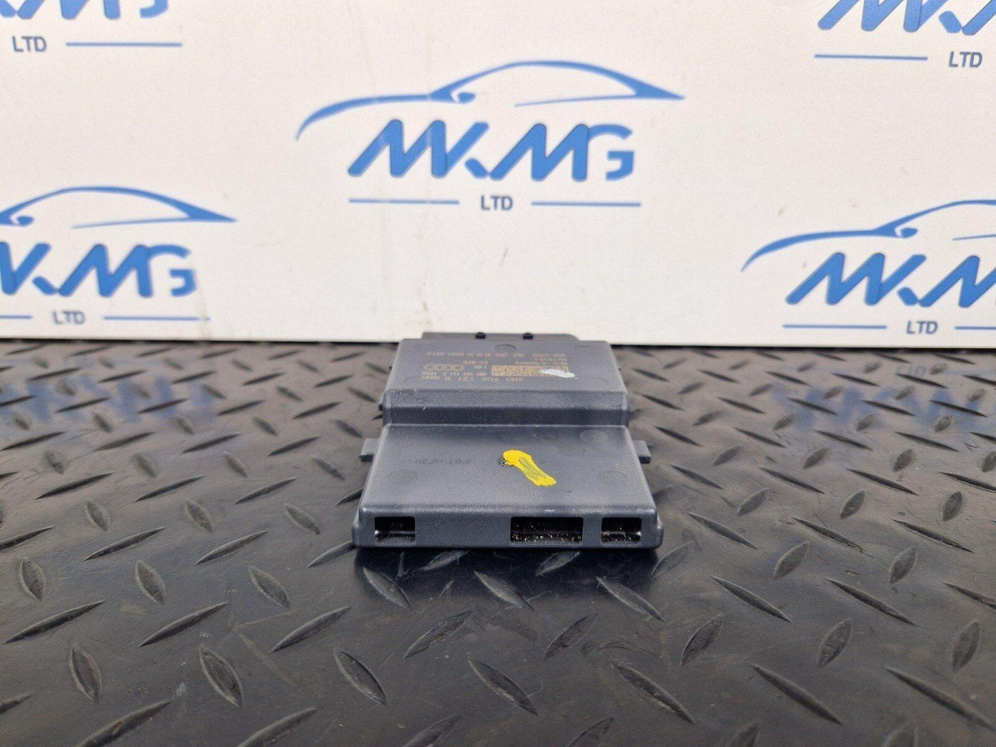 16-19 AUDI A4 AVANT B9 S-LINE GENUINE FUEL PUMP CONTROL MODULE 4M0906121B