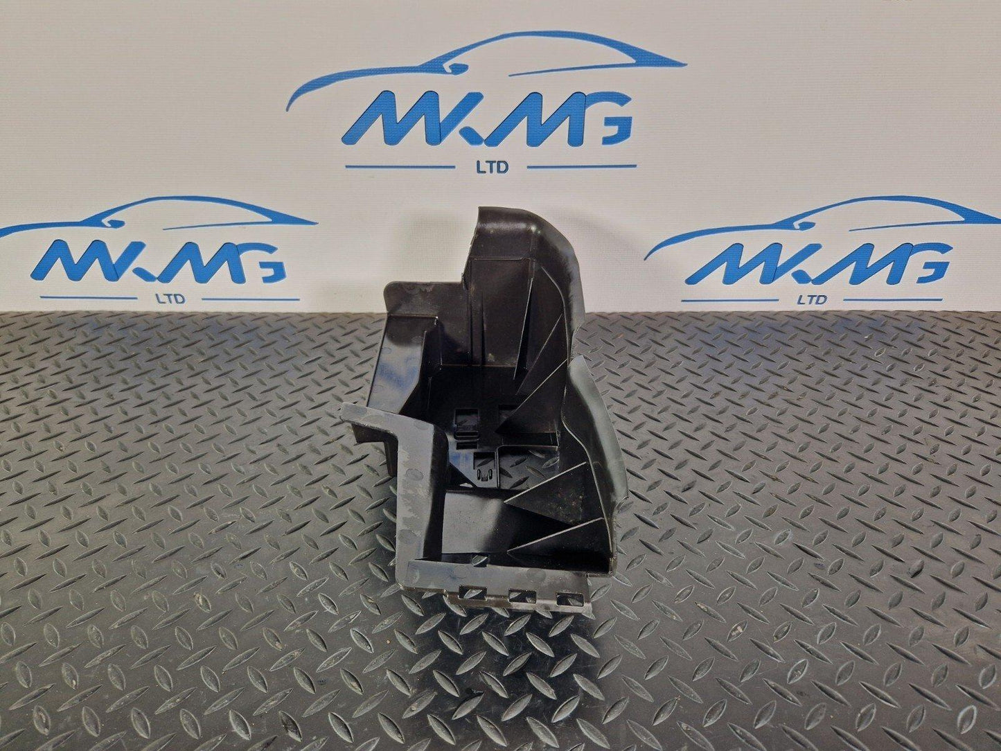 18-ON MERCEDES BENZ SPRINTER W907 W910 AUTO CONSOLE MOUNT BRACKET A9108804700