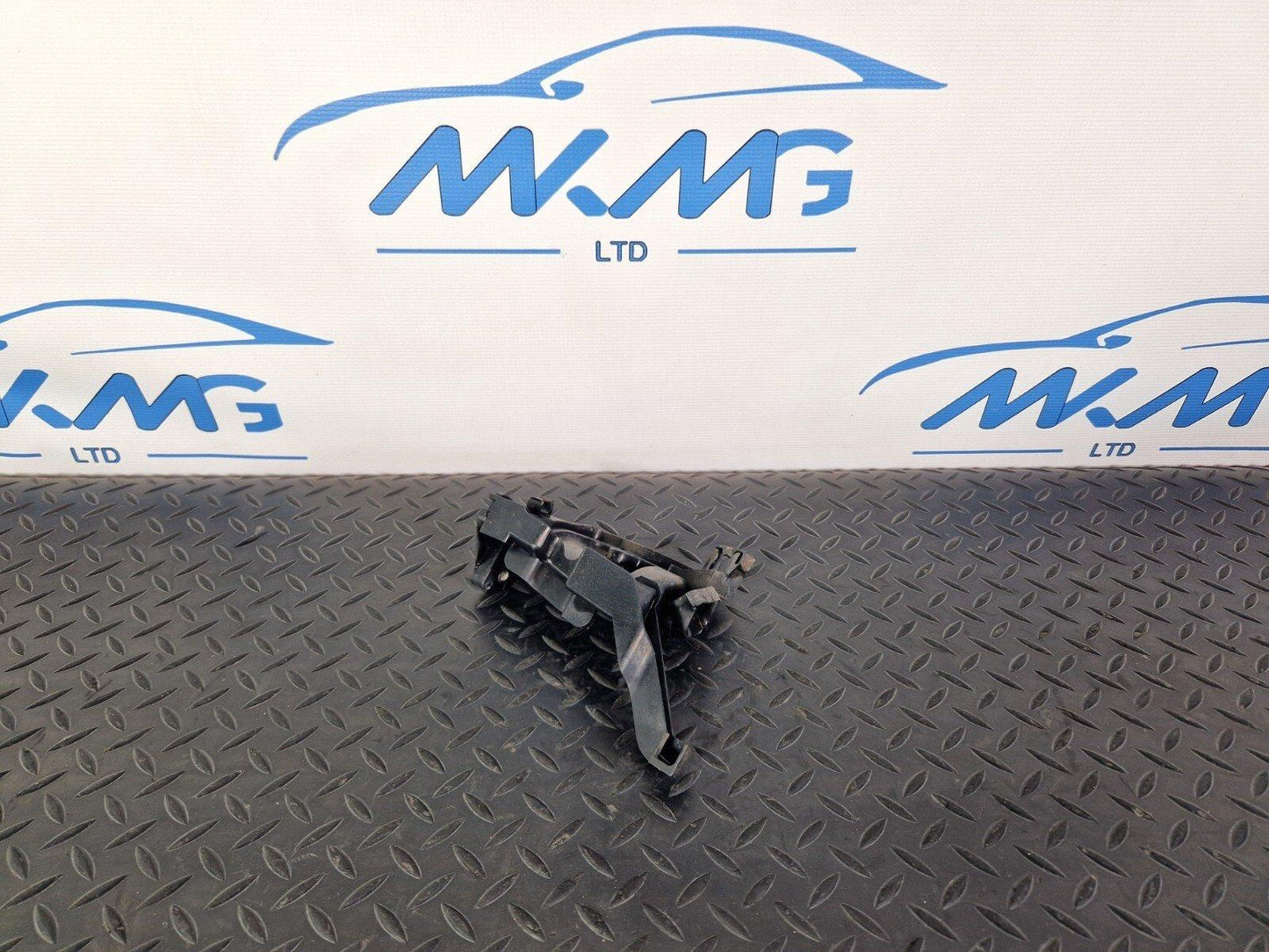 18-ON MERCEDES BENZ A CLASS W177 FRONT LEFT BRAKE HYDRAULIC LINE BRACKET HOLDER