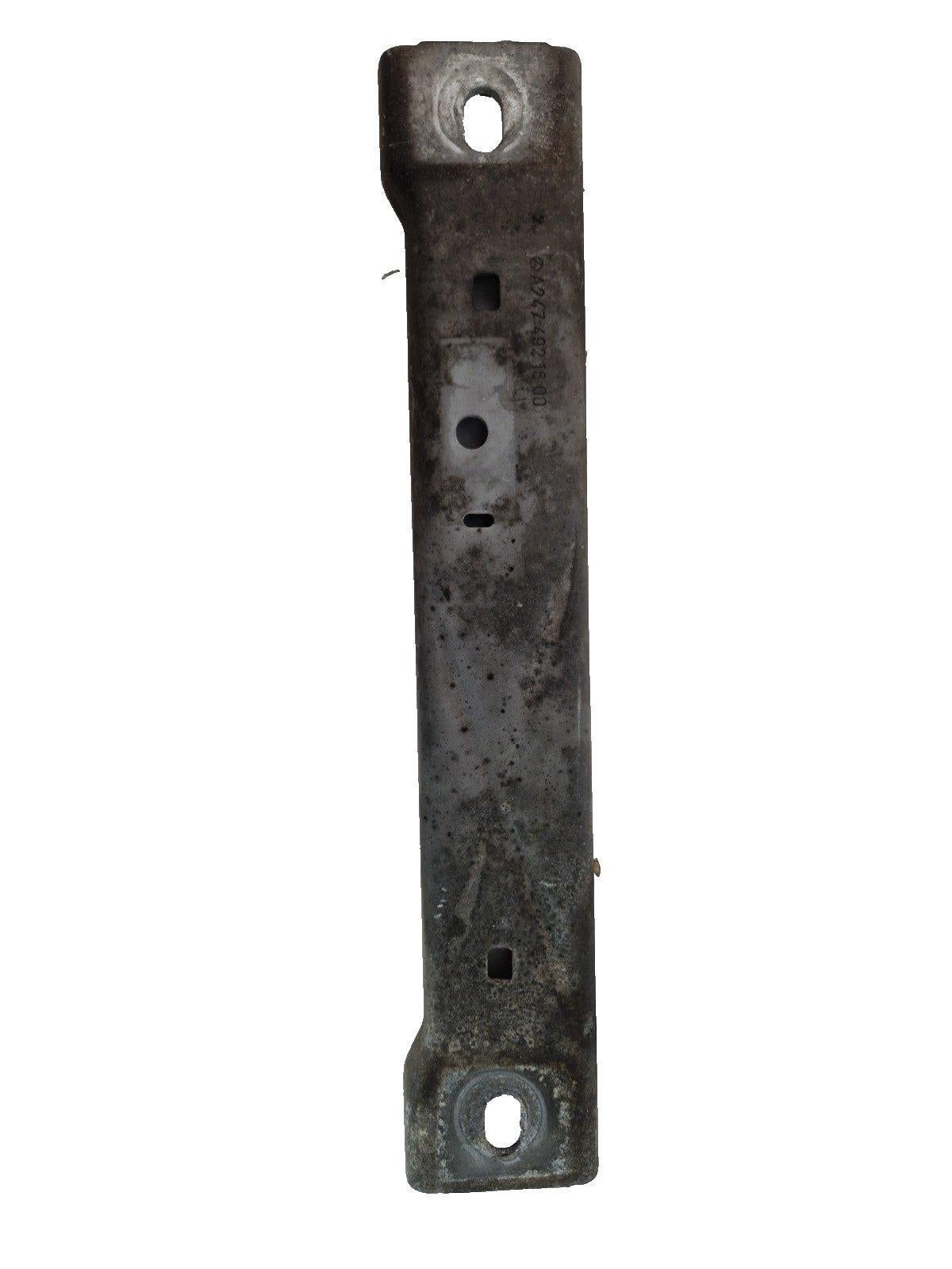 19-ON MERCEDES BENZ CLA C118 GENUINE REAR EXHAUST GAS LINE HOLDER A2474921600