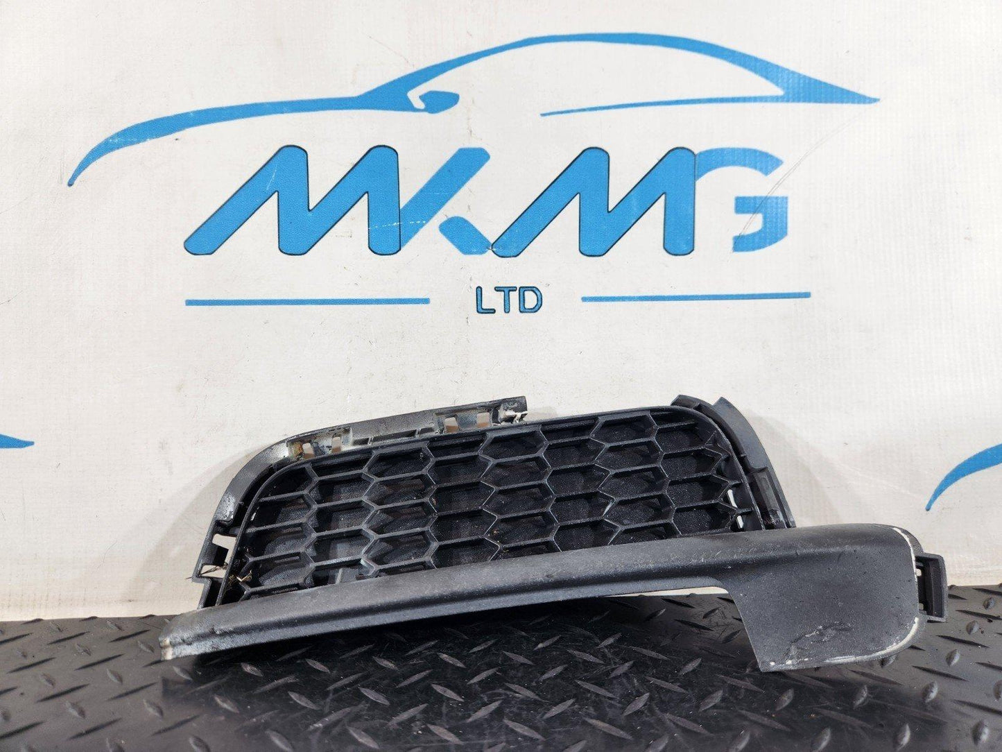 11-18 BMW 6 SERIES F13 FRONT BUMPER COVER GRILL PASSENGER SIDE 8050347 8050835