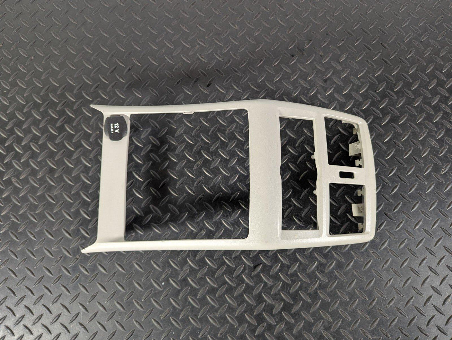 11-19 MERCEDES BENZ ML W166 OEM REAR CENTRE CONSOLE AIR VENT TRIM A1666800907