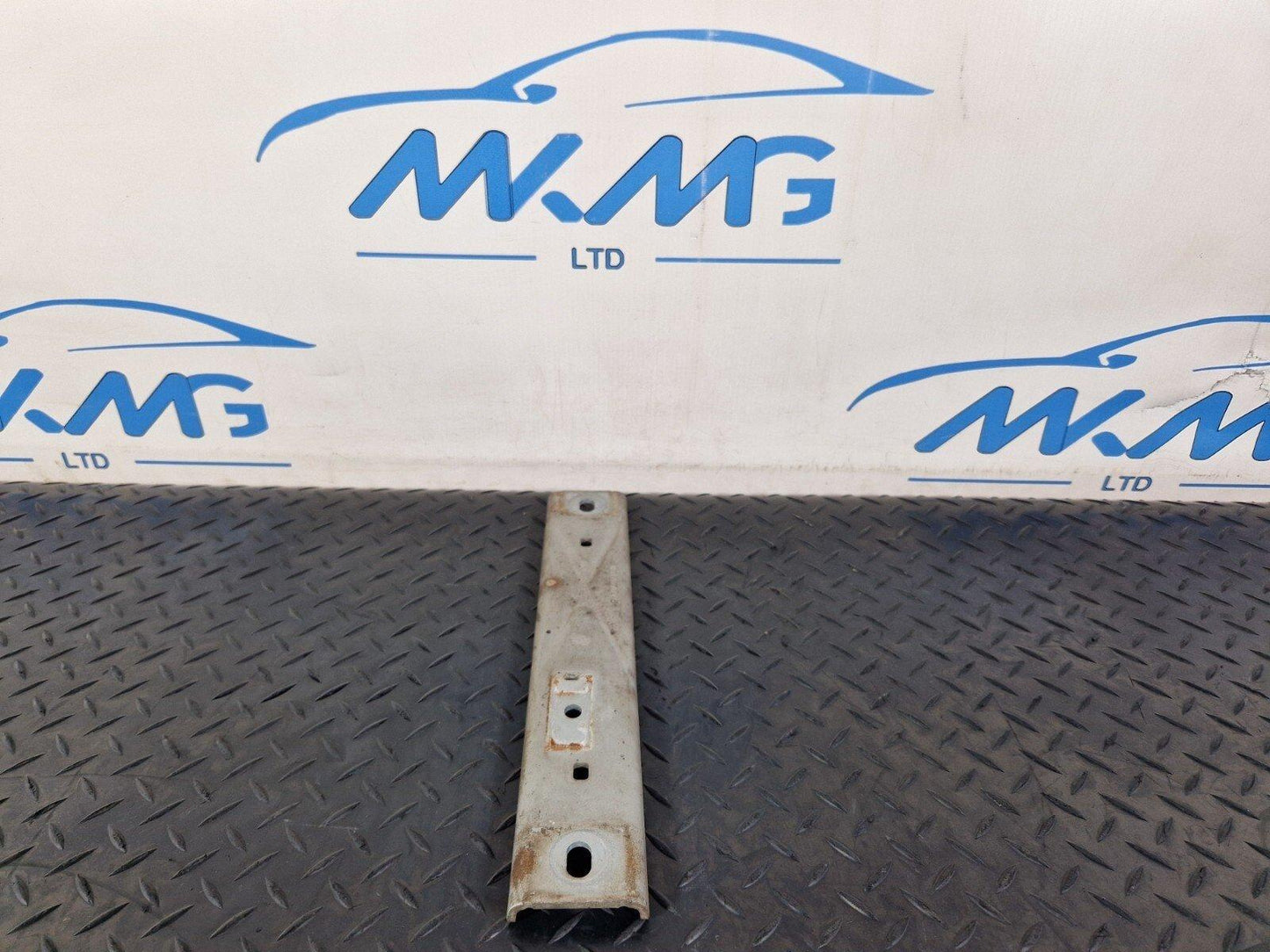 19-ON MERCEDES BENZ B CLASS W247 GENUINE EXHAUST HOLDER BRACKET A2474921400