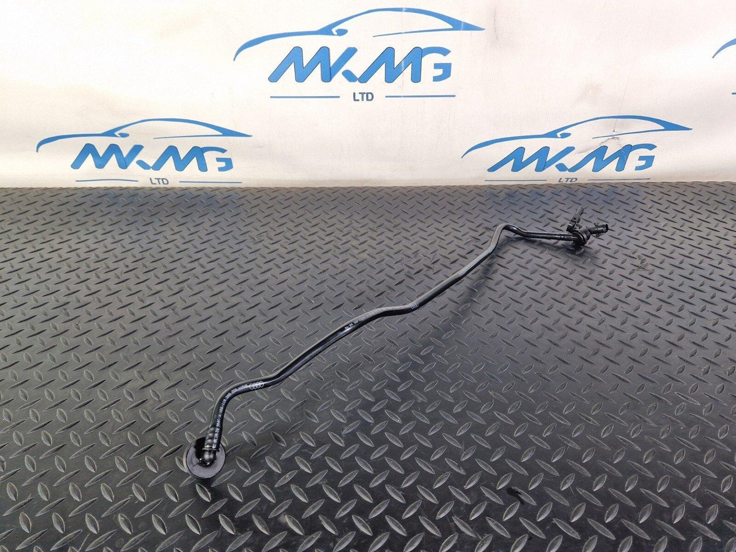 16-19 AUDI A4 AVANT B9 3.0 TDI S-LINE VACUUM HOSE PIPE 8W0611933G