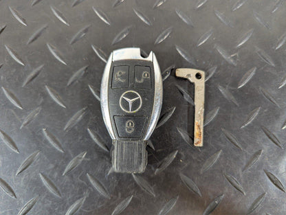 13-19 MERCEDES BENZ CLA C117 GENUINE OEM 3 BUTTON IGNITION KEY FOB A0009050039
