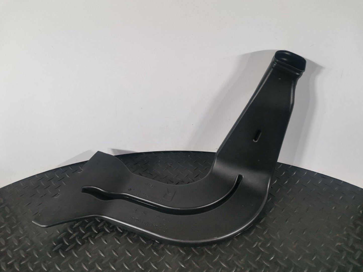 12-18 MERCEDES A-CLASS W176 GENUINE FRONT RIGHT O/S AIR VENT PIPE A2468310246