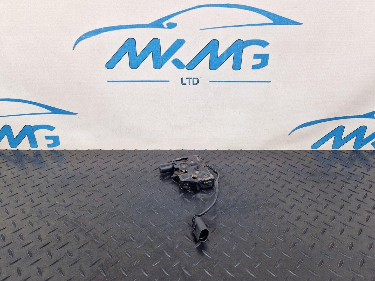 15-18 AUDI A7 4G GENUINE BONNET CATCH LATCH MECHANISM 4G0823509C