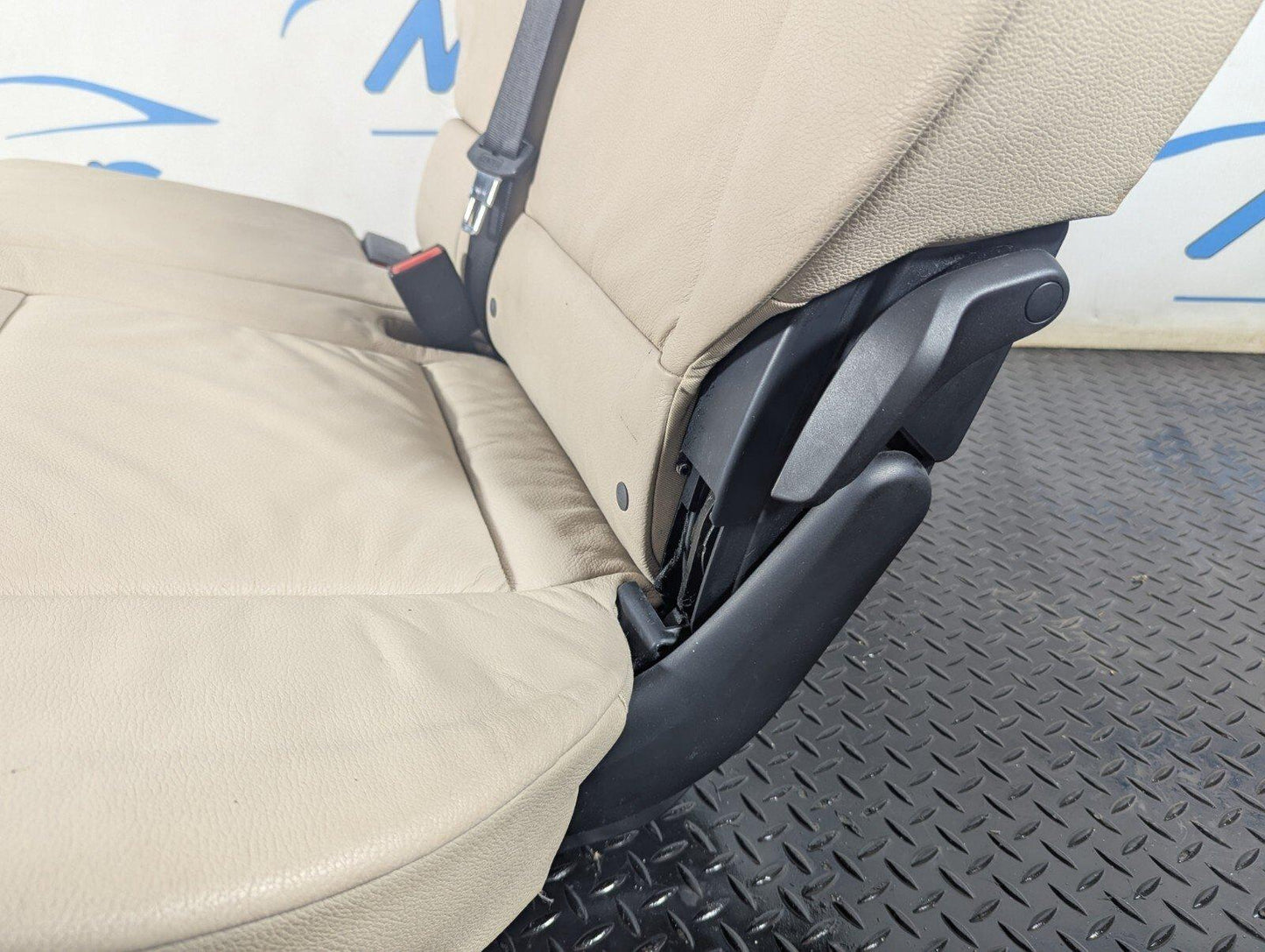 10-13 BMW X5 E70 LCI GENUINE REAR LEFT SEAT WITH ARM REST 6975461